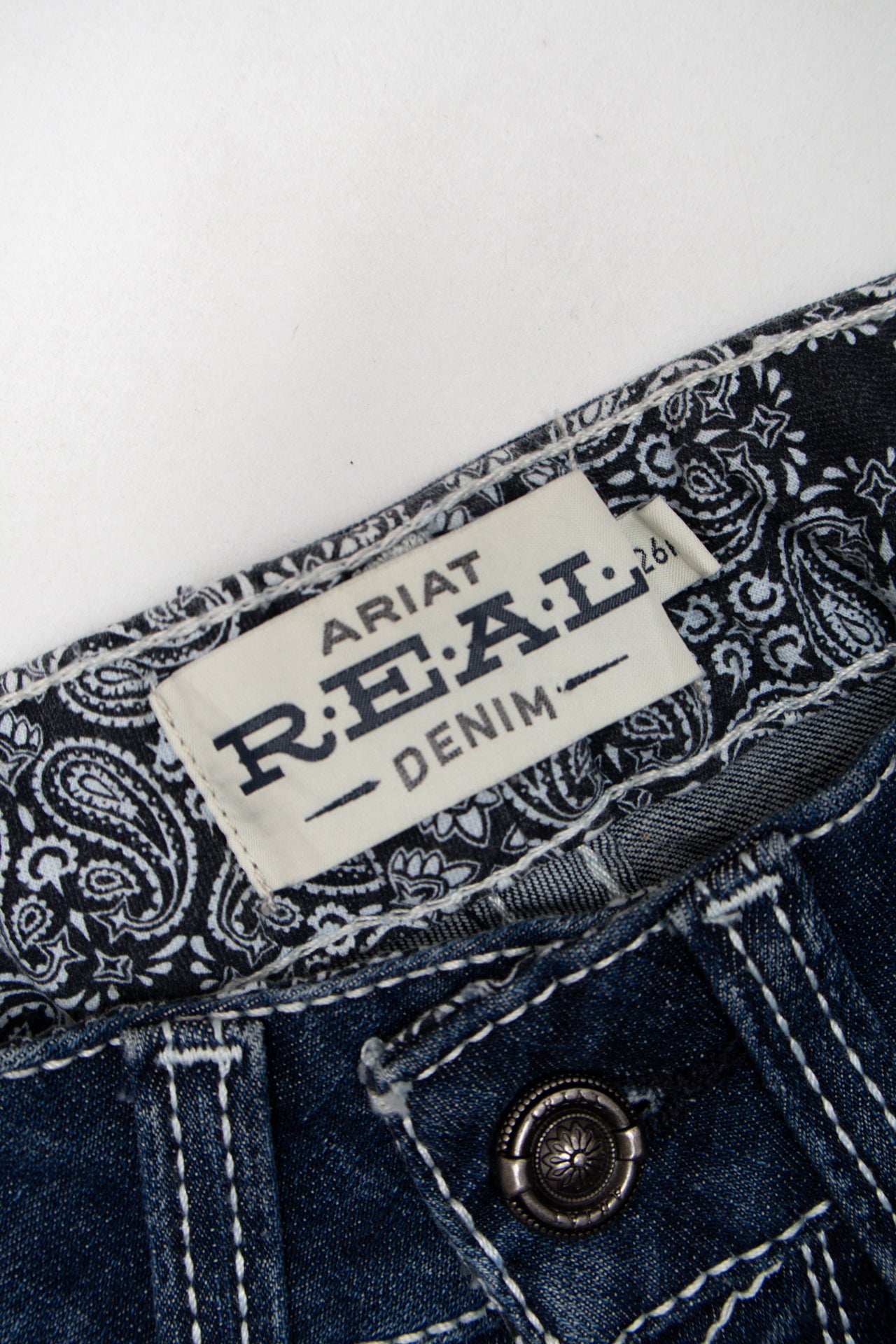 #170 Ariat low-rise contrast stitch bootcut jeans | Size 6 | C. 152