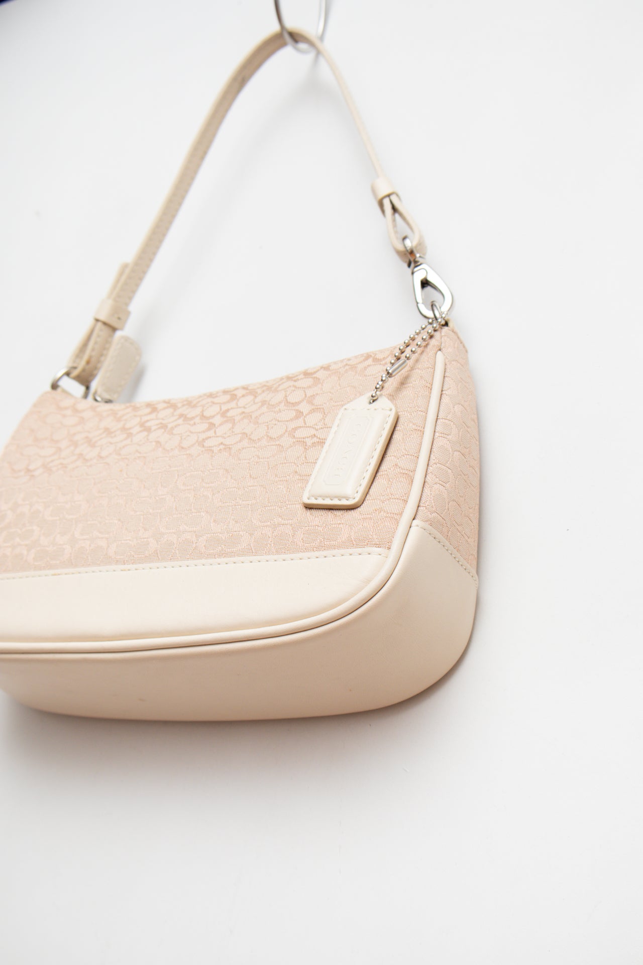 #203 Coach light beige demi bag *1 | C. 152