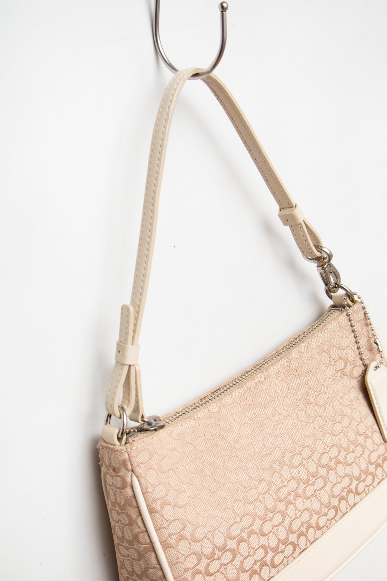 #203 Coach light beige demi bag *1 | C. 152