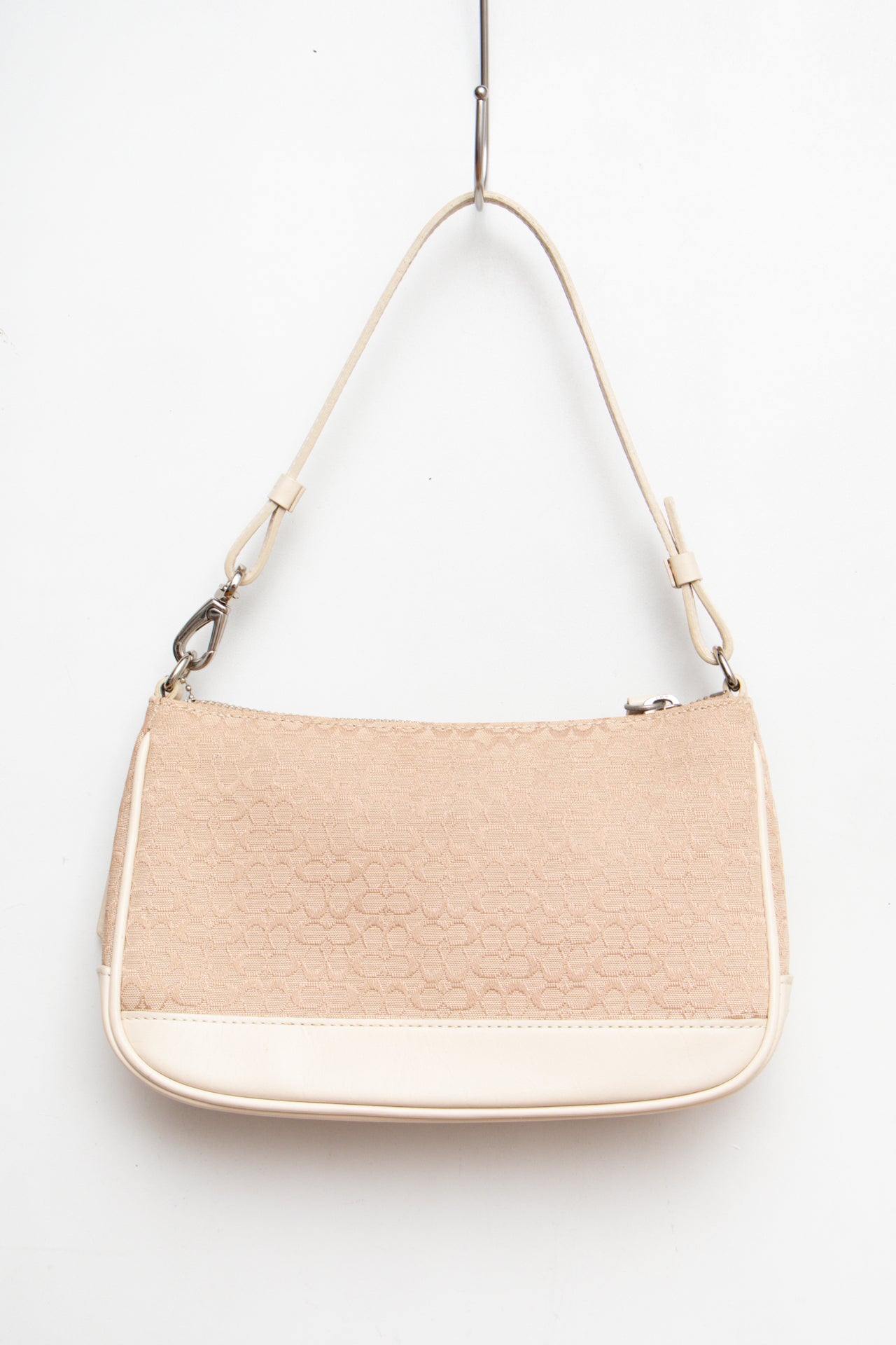 #203 Coach light beige demi bag *1 | C. 152