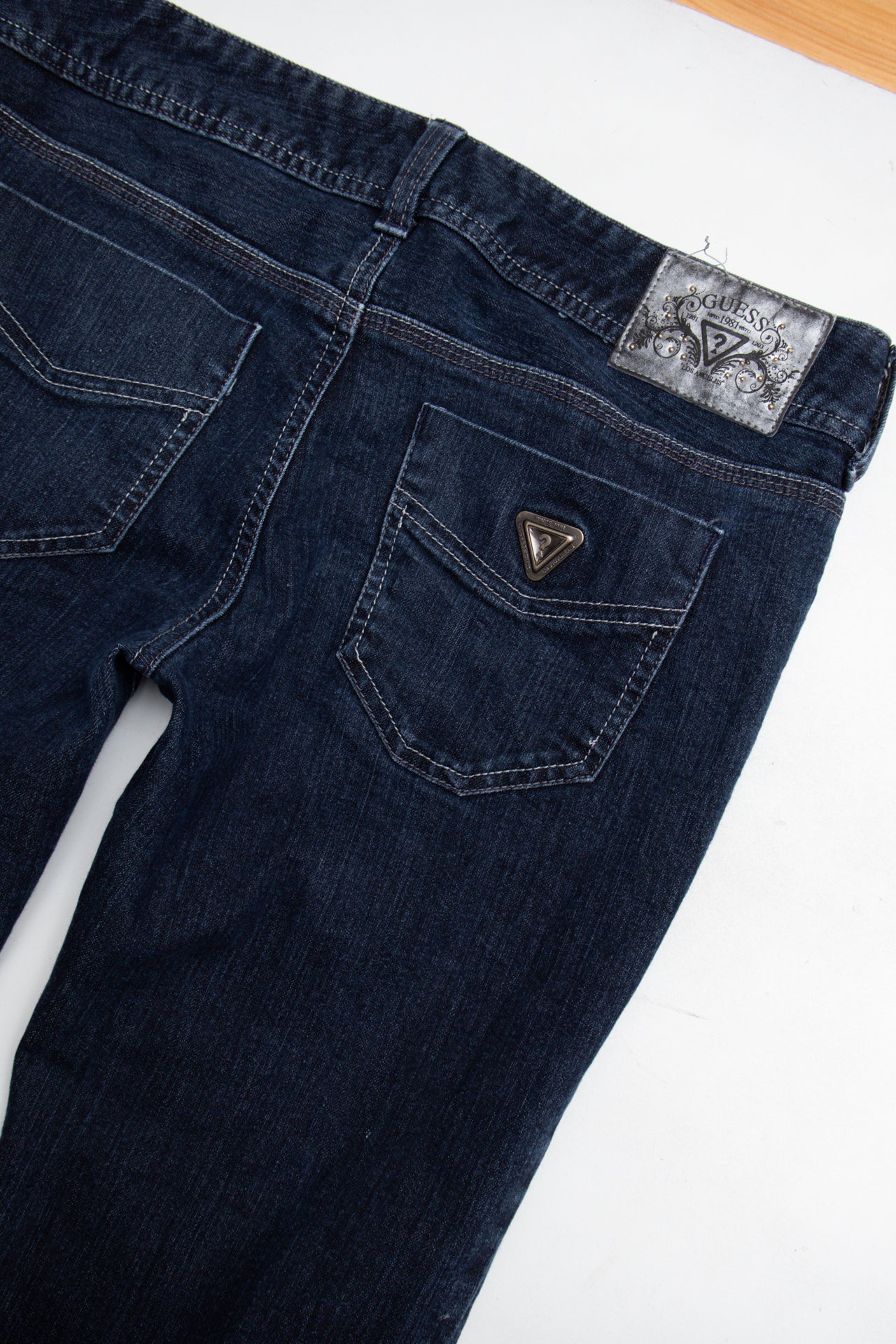 #172 Y2K Guess low-rise bootcut jeans | Size 10/12 | C. 152