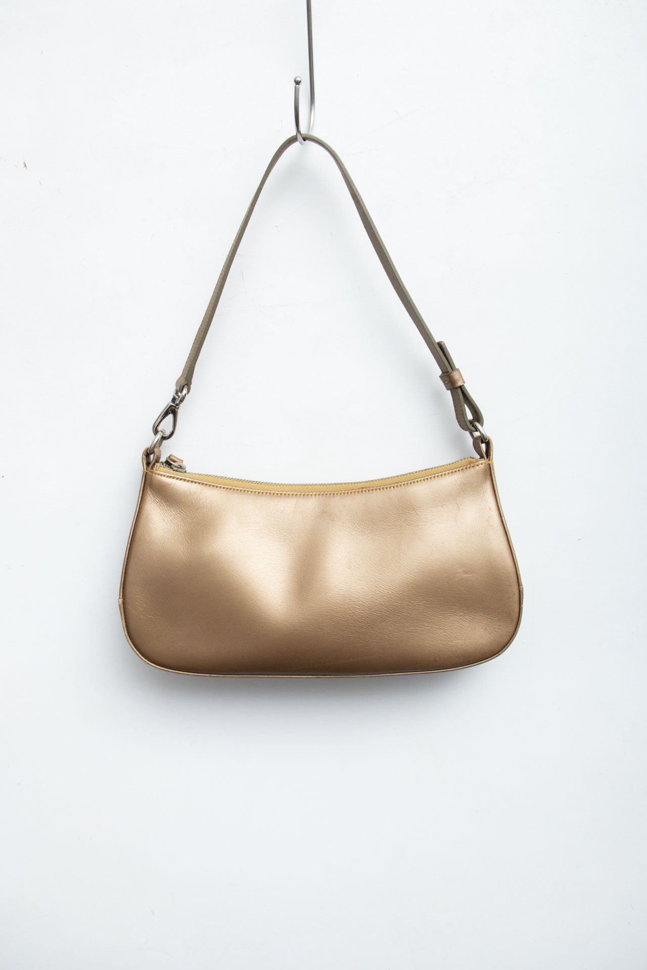 #80 Coach Gold Shoulder Bag | Gossip Girl