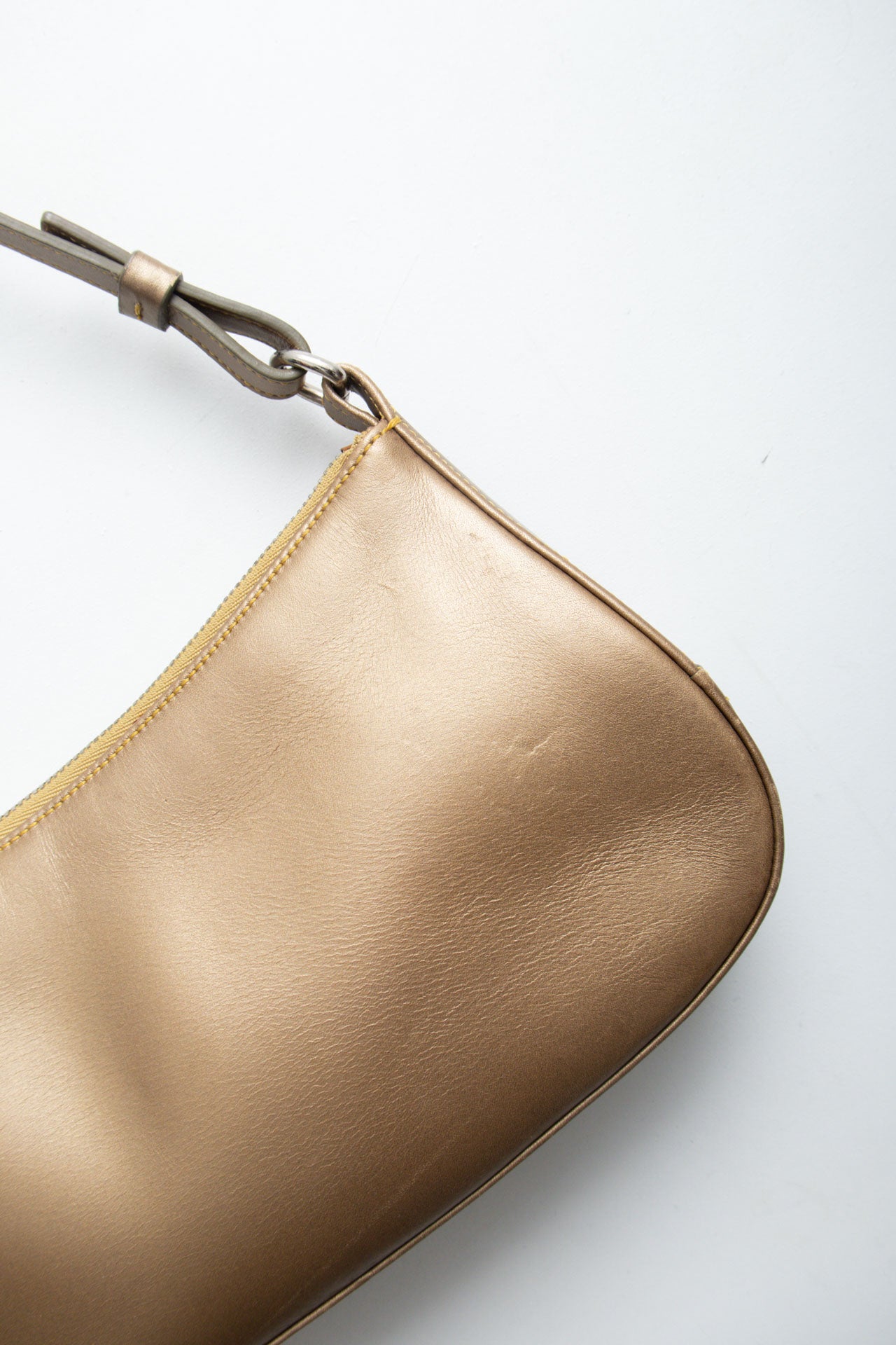 #80 Coach Gold Shoulder Bag | Gossip Girl