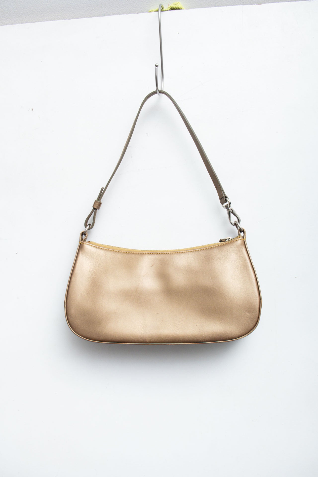 #80 Coach Gold Shoulder Bag | Gossip Girl