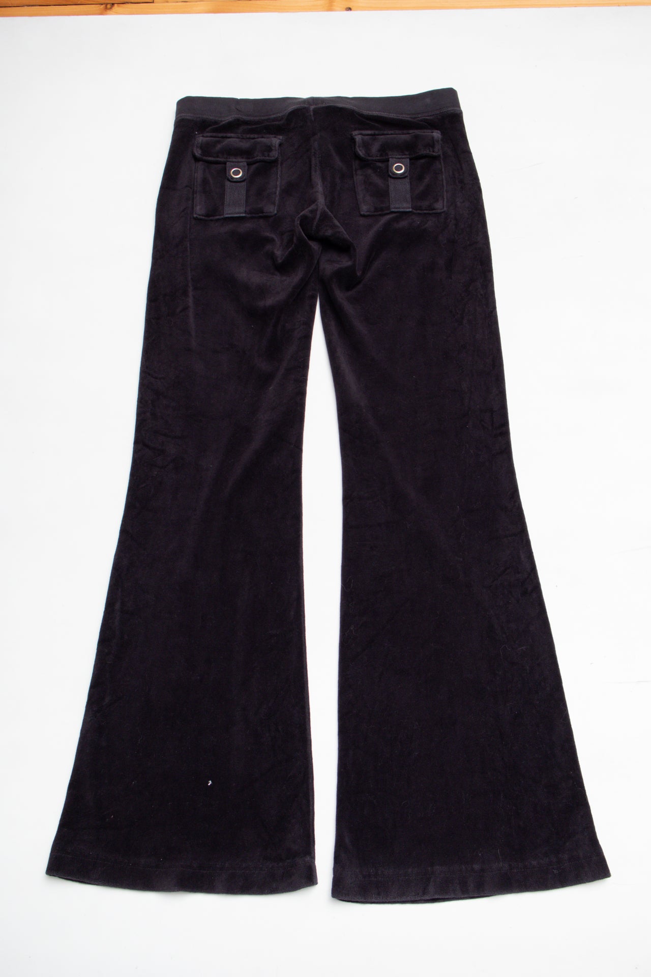 #181 USA Y2K Juicy Couture velour back pocket flares | Size 6/8 | C. 152