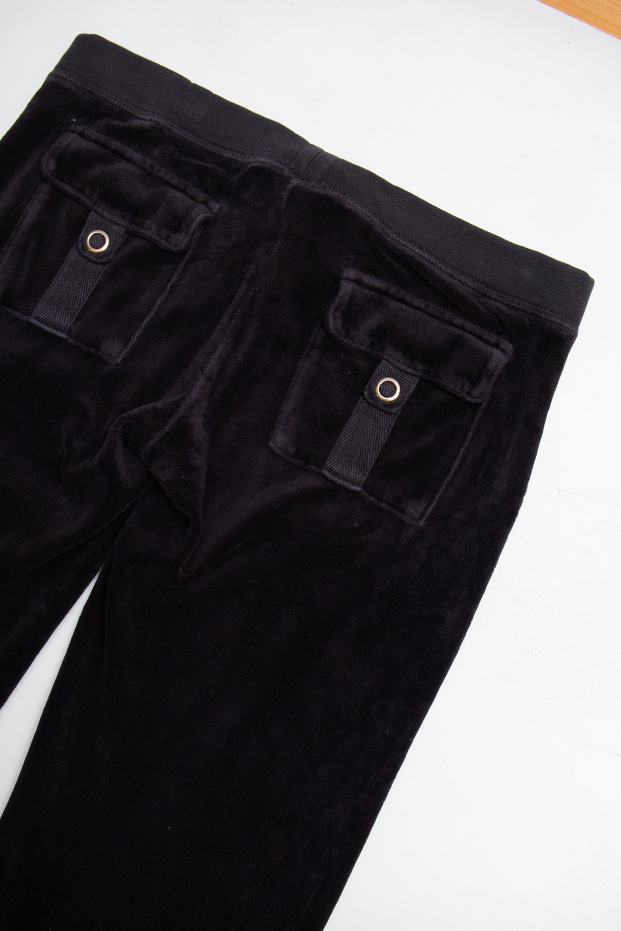 #181 USA Y2K Juicy Couture velour back pocket flares | Size 6/8 | C. 152