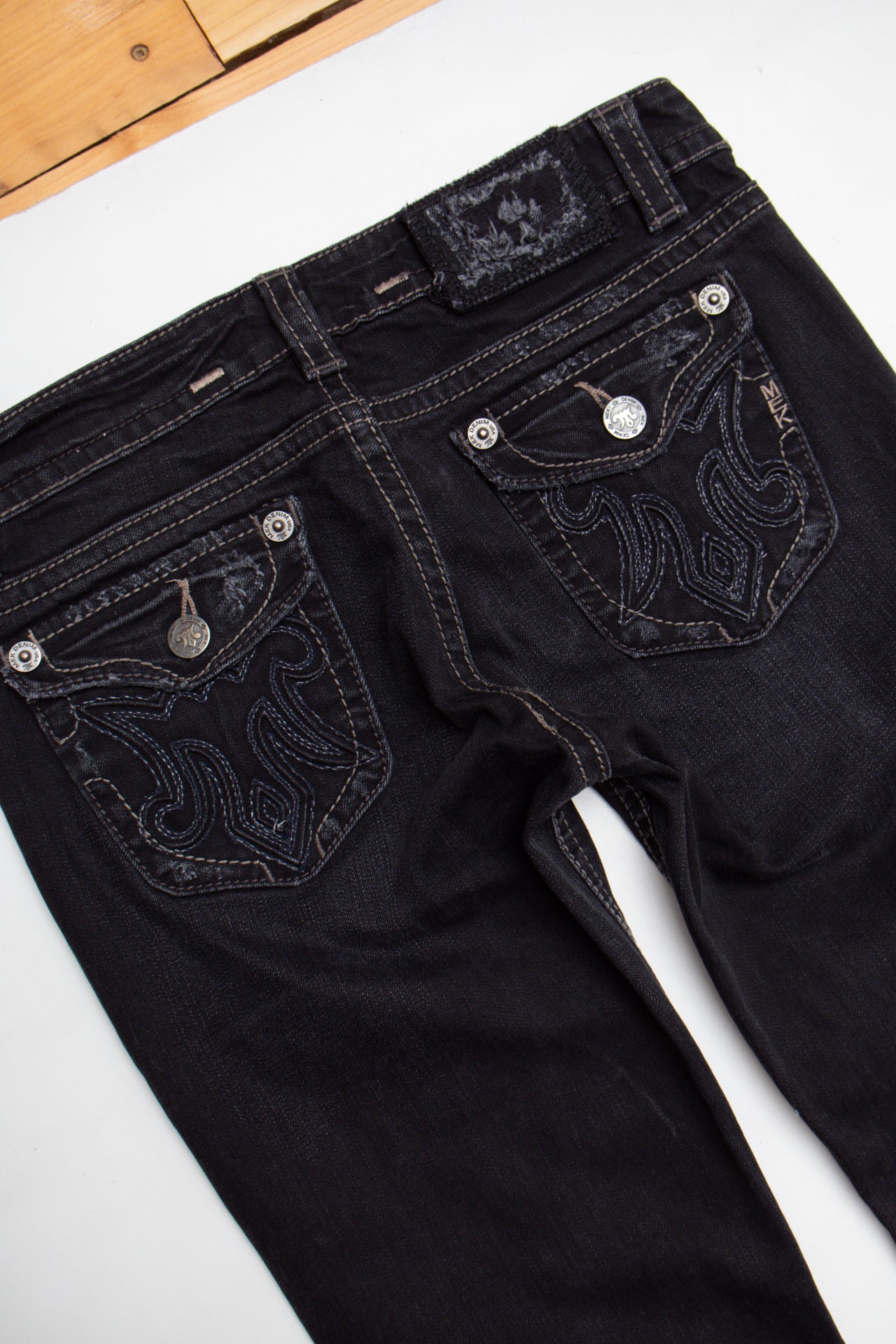 #185 Y2K black embroidered western boot-cut jeans | Size 12 | C. 152