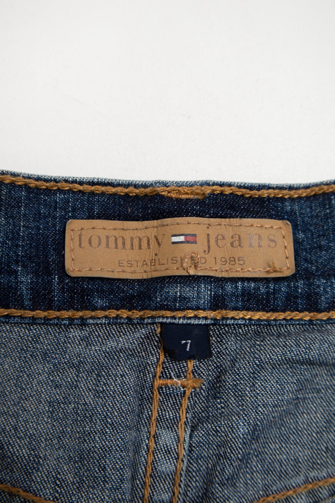 #205 Tommy Hilfiger denim skirt | c. 159 | size 8