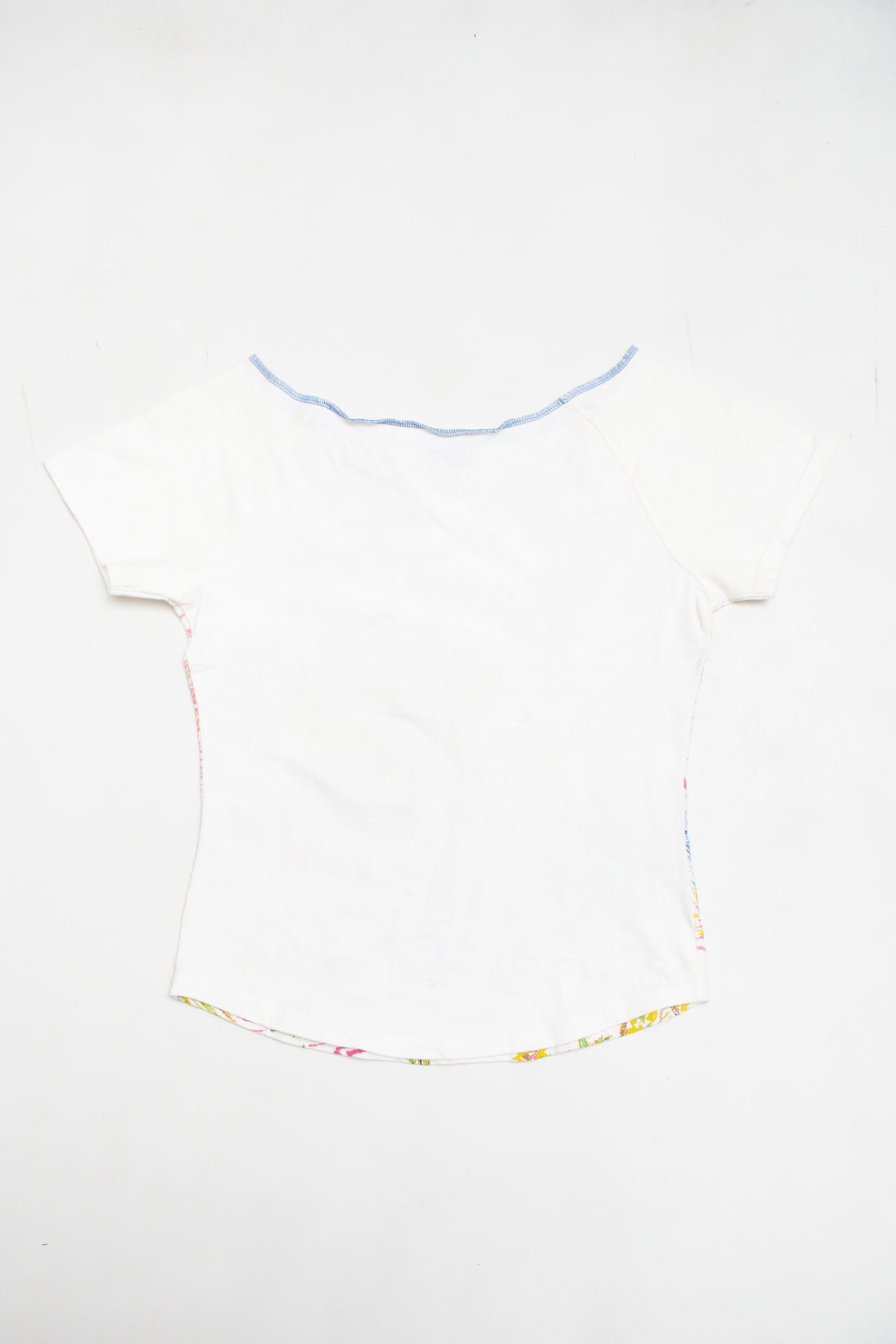 #236 Hawaiian glitter graphic tee | c. 159 | size 8