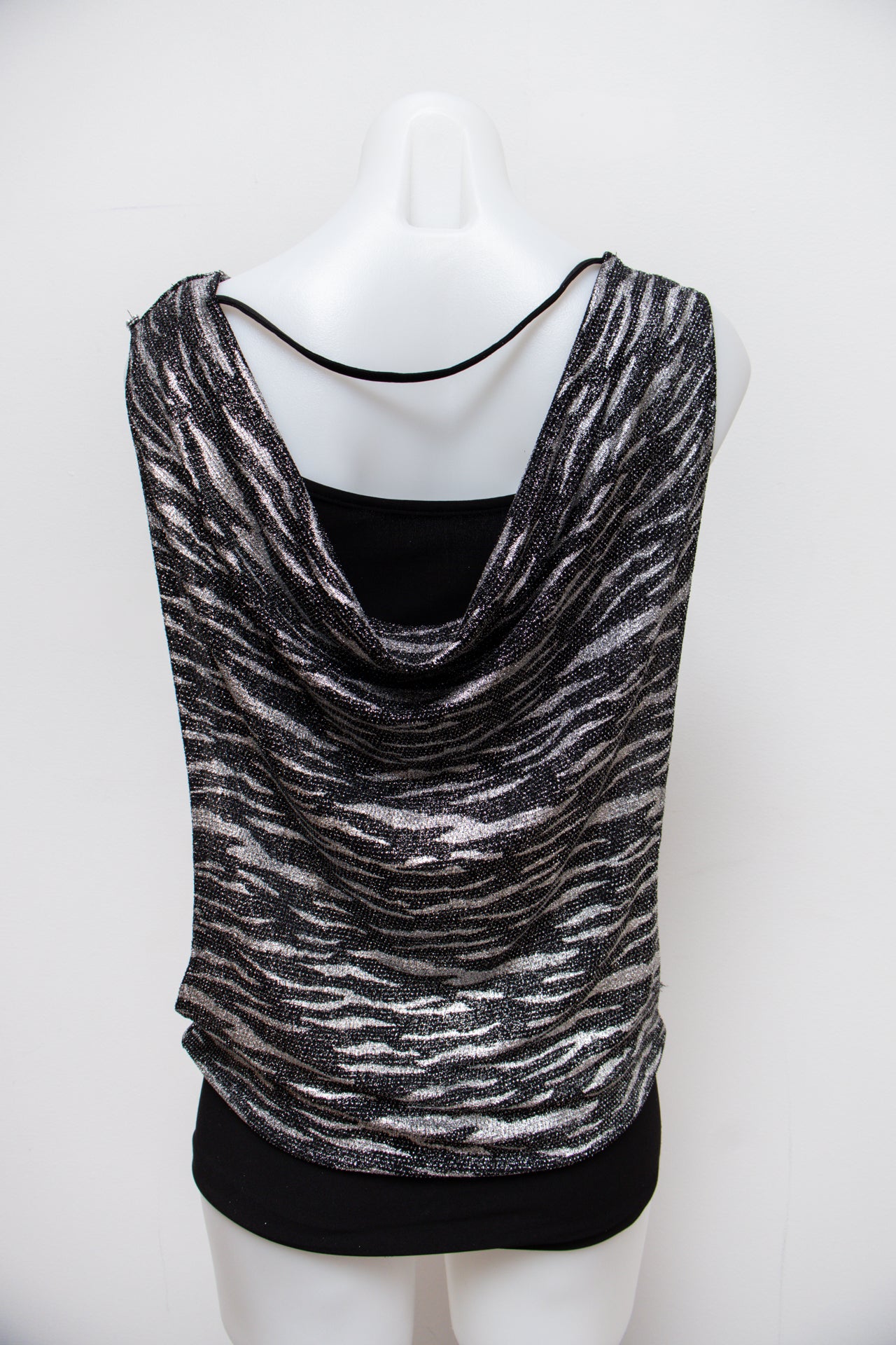 #159 Scoop Neck Top Black | c. 188 | Size 8