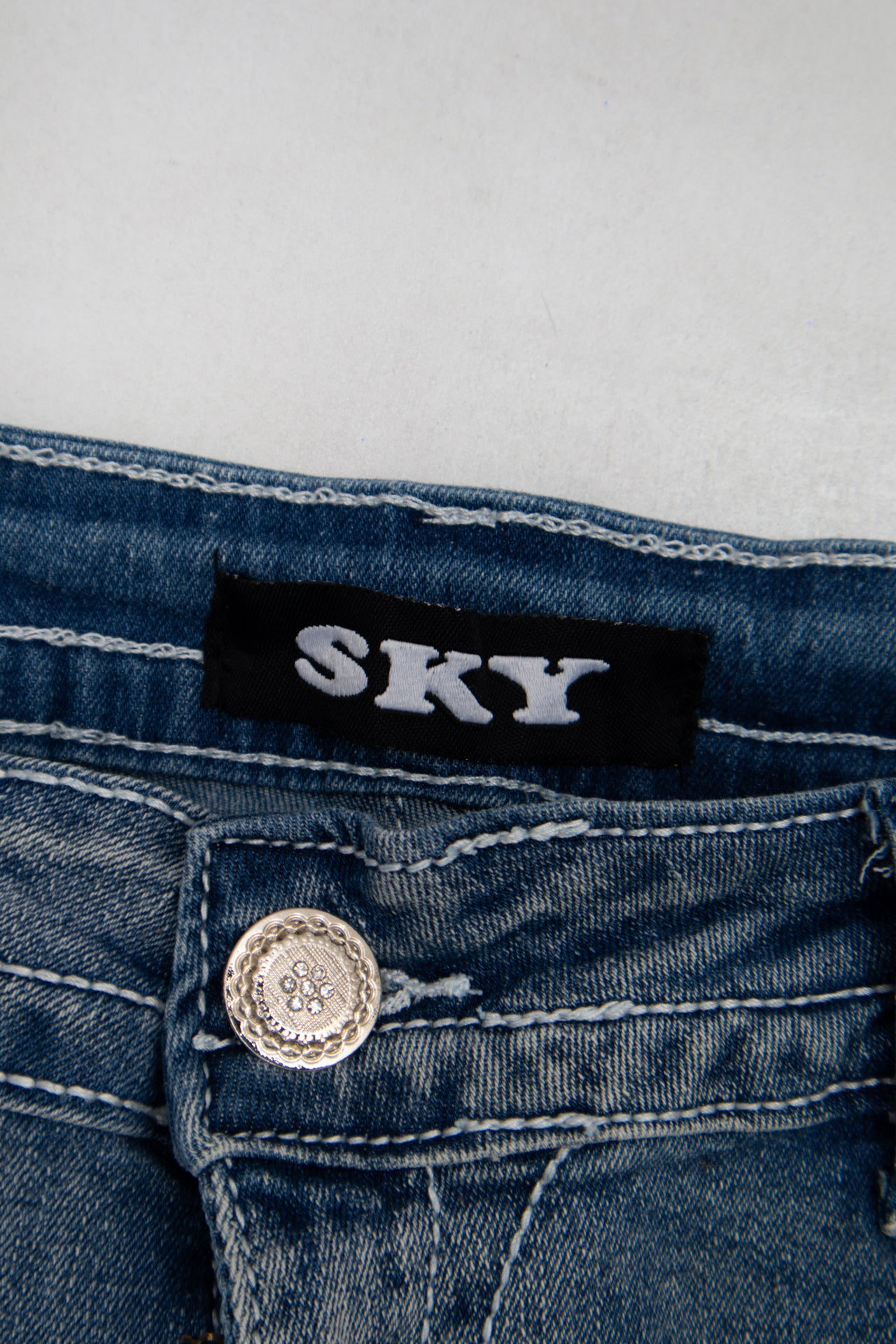 #175 Sky Jeans Blue | c. 193 | Size 10