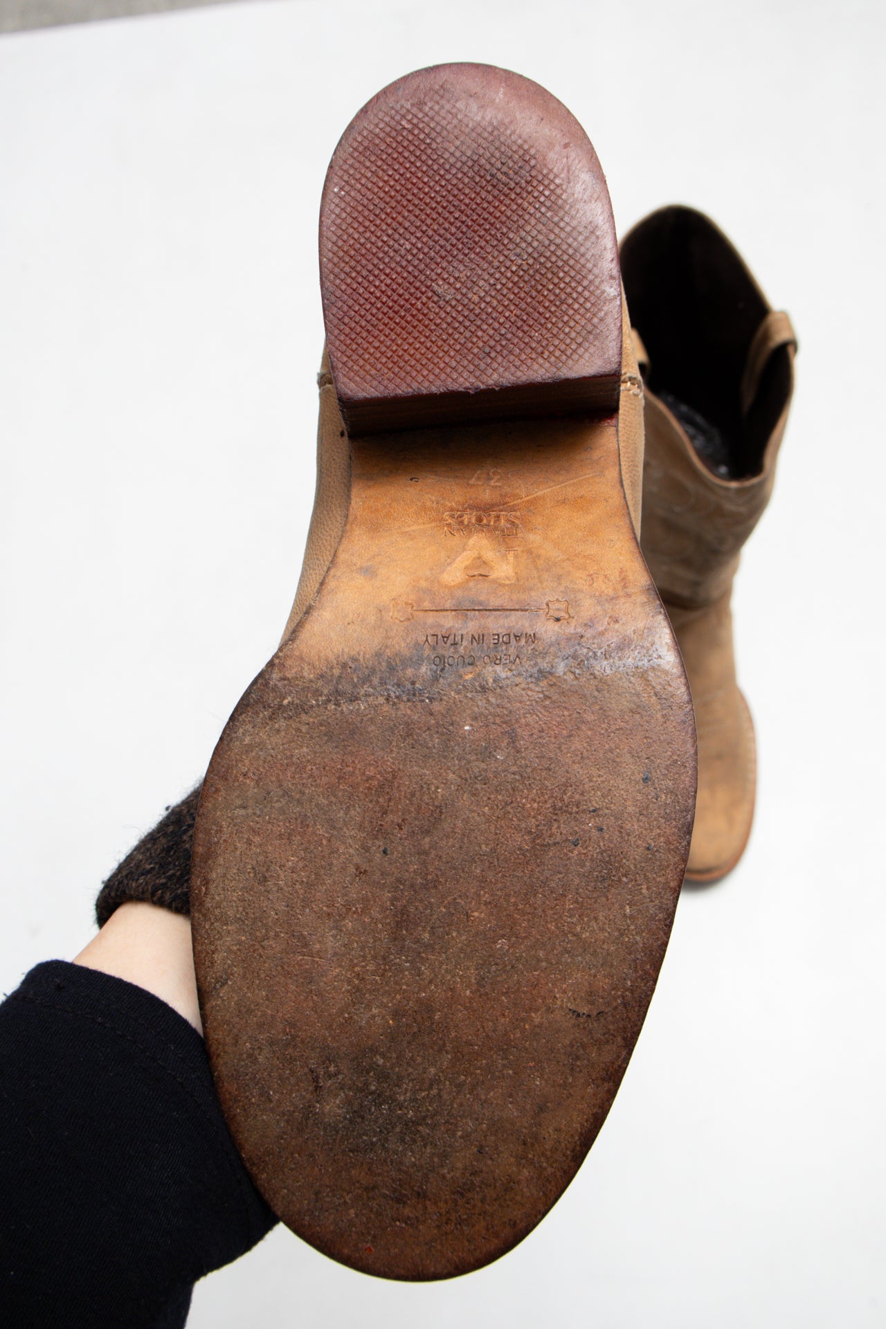 #183 Vero Cucio None Brown | c. 203 | Size 7