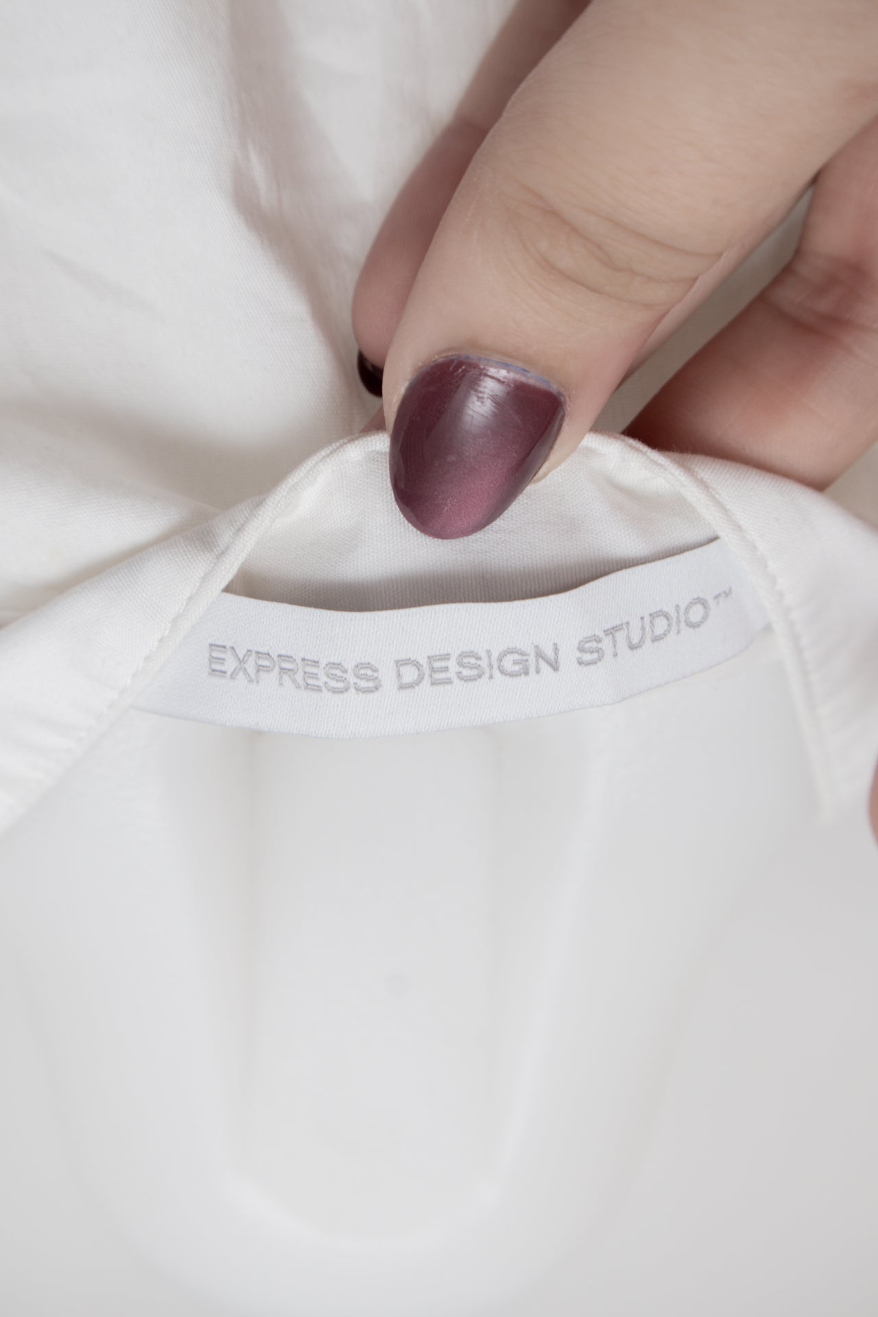 #058 Express Design Studio Long Sleeve White | c. 213 | Size 8