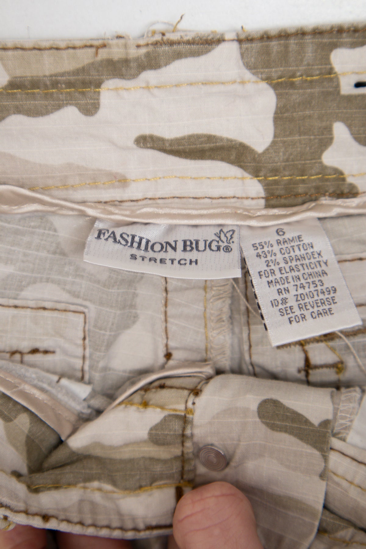 #102 Fashion Bug Capris Beige | c. 209 | Size 6
