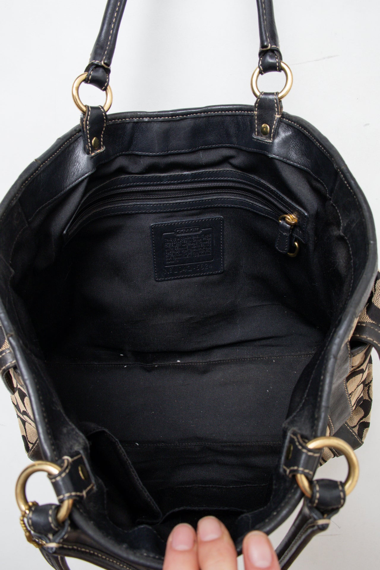 #191 Coach Shoulder Bag Black | c. 207 | Size