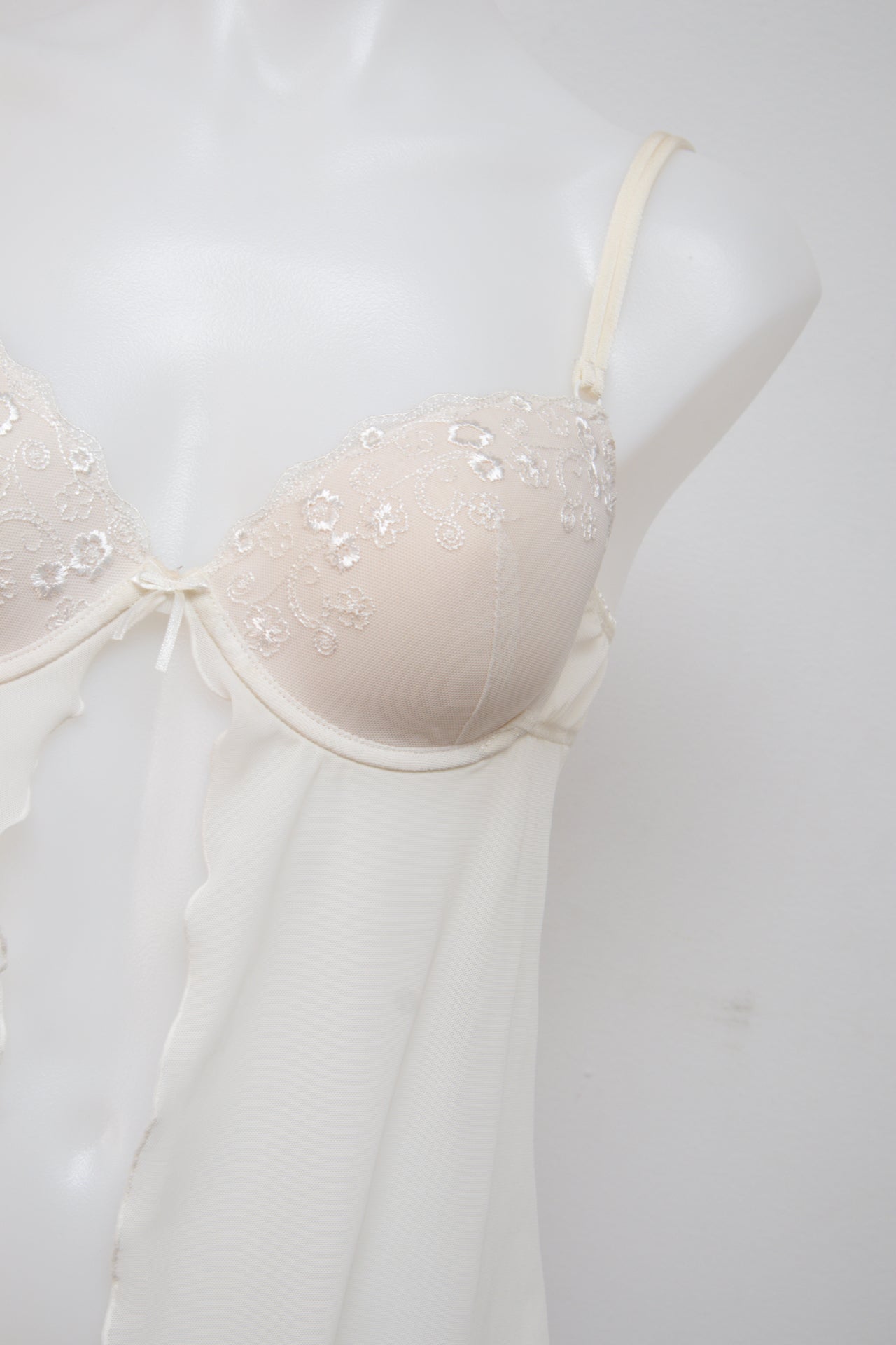#006 Mar Collection Camisole Top White | c. 200 | Size 10DD