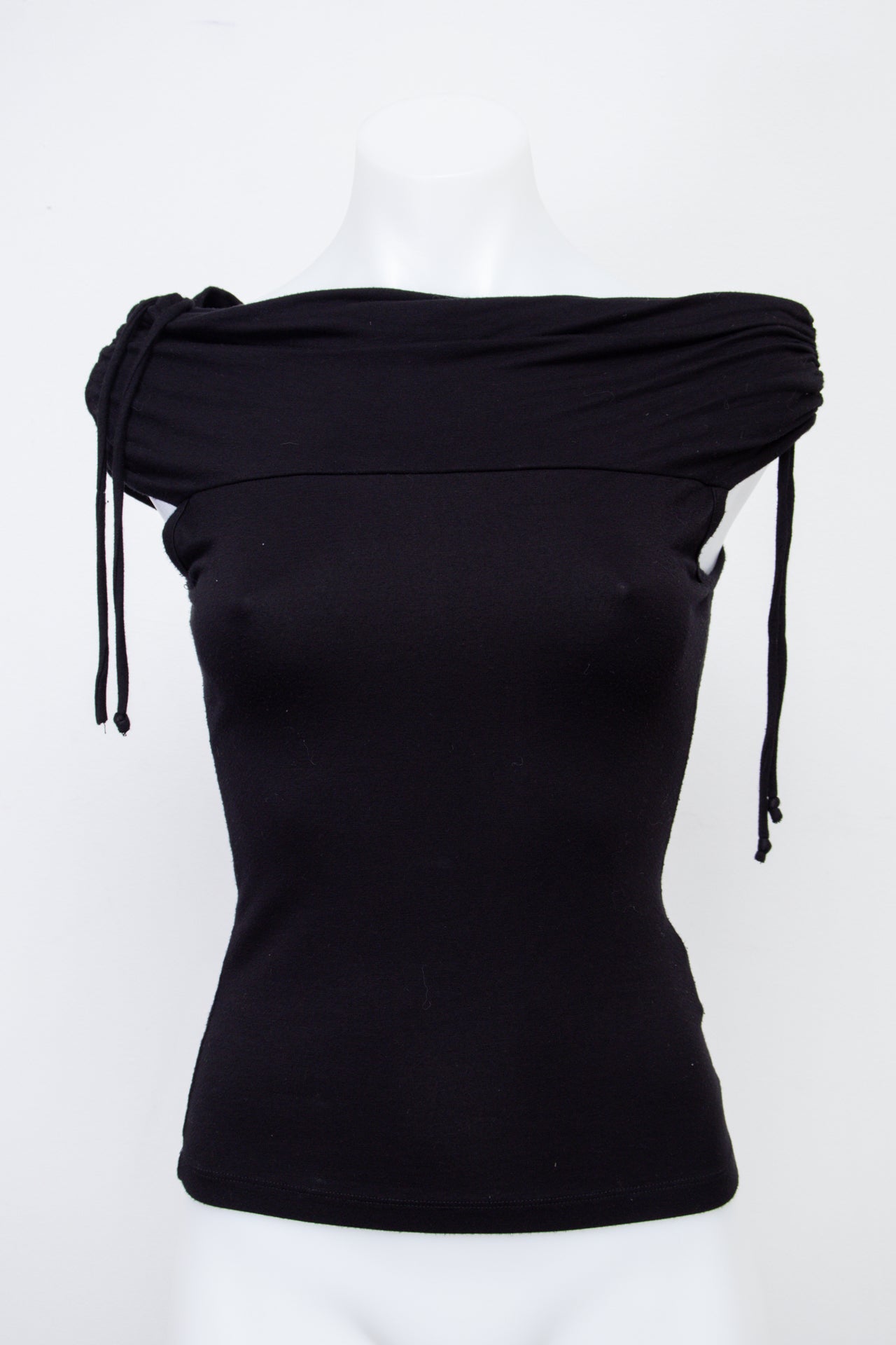 #078 Guess Cami Top Black | c. 200 | Size 8