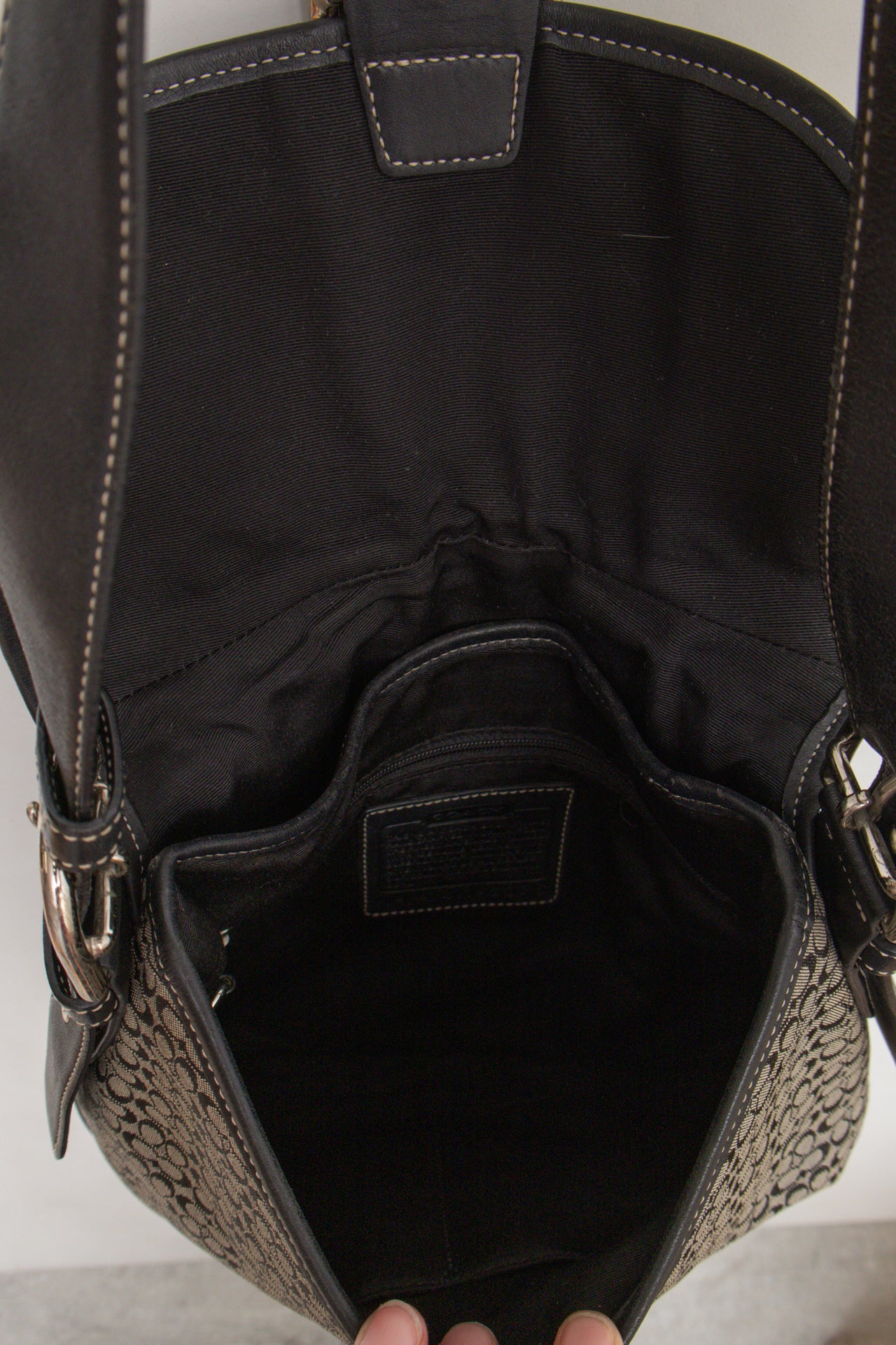 #203 Coach Shoulder Bag Black | c. 190 | Size