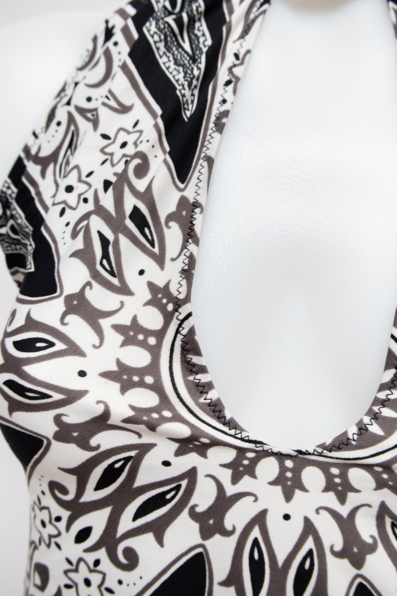 #192 Halter Top Black | c. 179 | Size 8