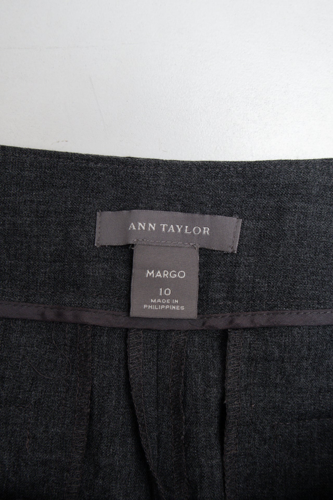 #148 Ann Taylor Capris Gray | c. 212 | Size 10/12 (refer to measurements)