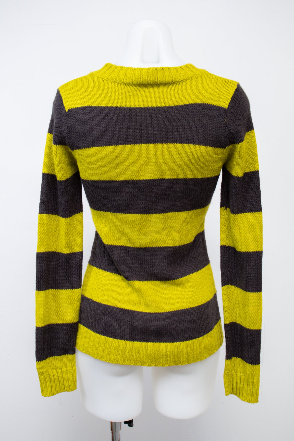 #114 Derek T-shirt Yellow | c. 207 | Size 8