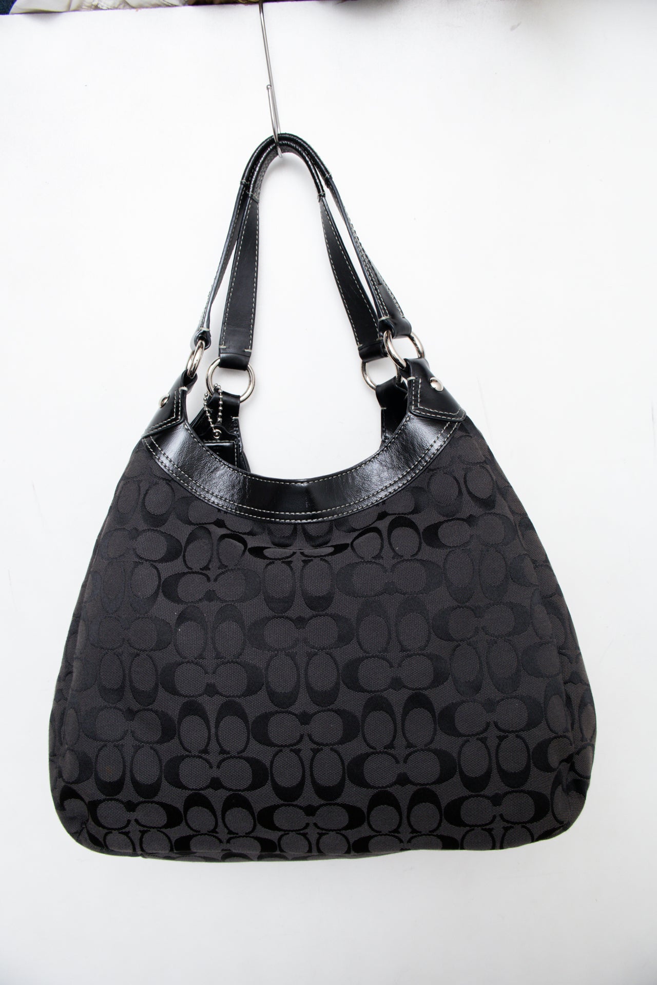 #195 Coach Shoulder Bag Black | c. 202 | Size