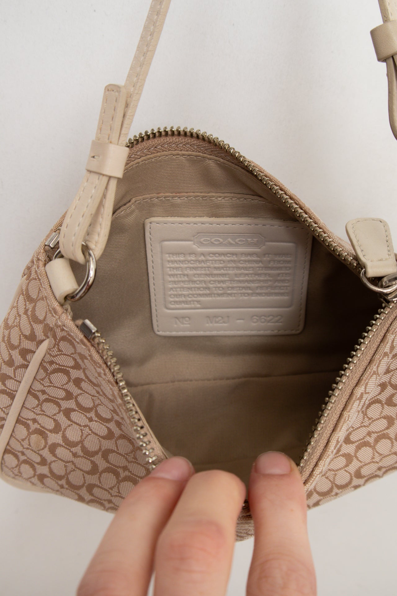 #210 Coach Shoulder Bag Beige | c. 190 | Size