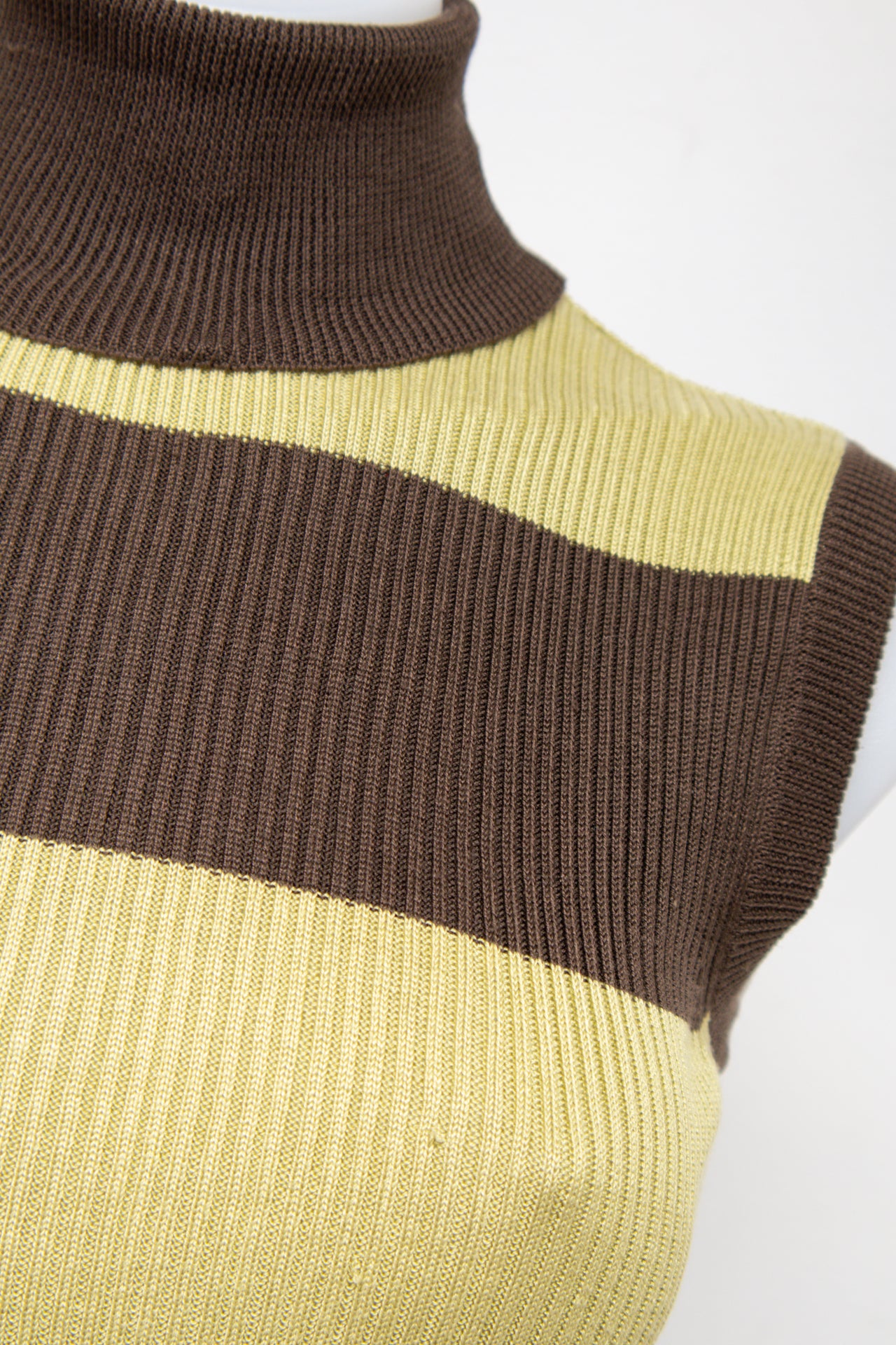 #64 Banana Republic Tank Top Brown | c. 195 | Size 8