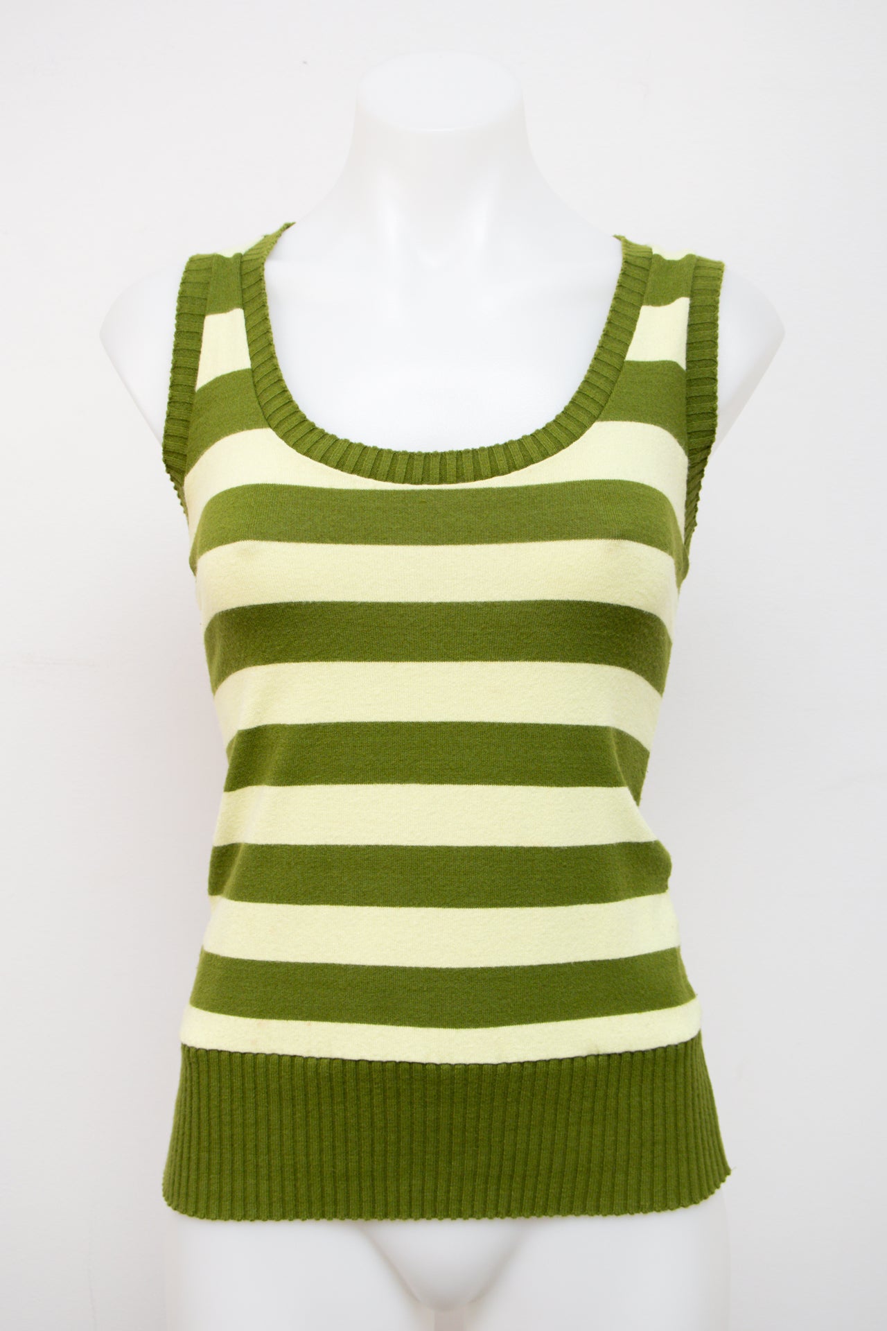 #053 Bsk Garments Tank Top Green | c. 202 | Size 8