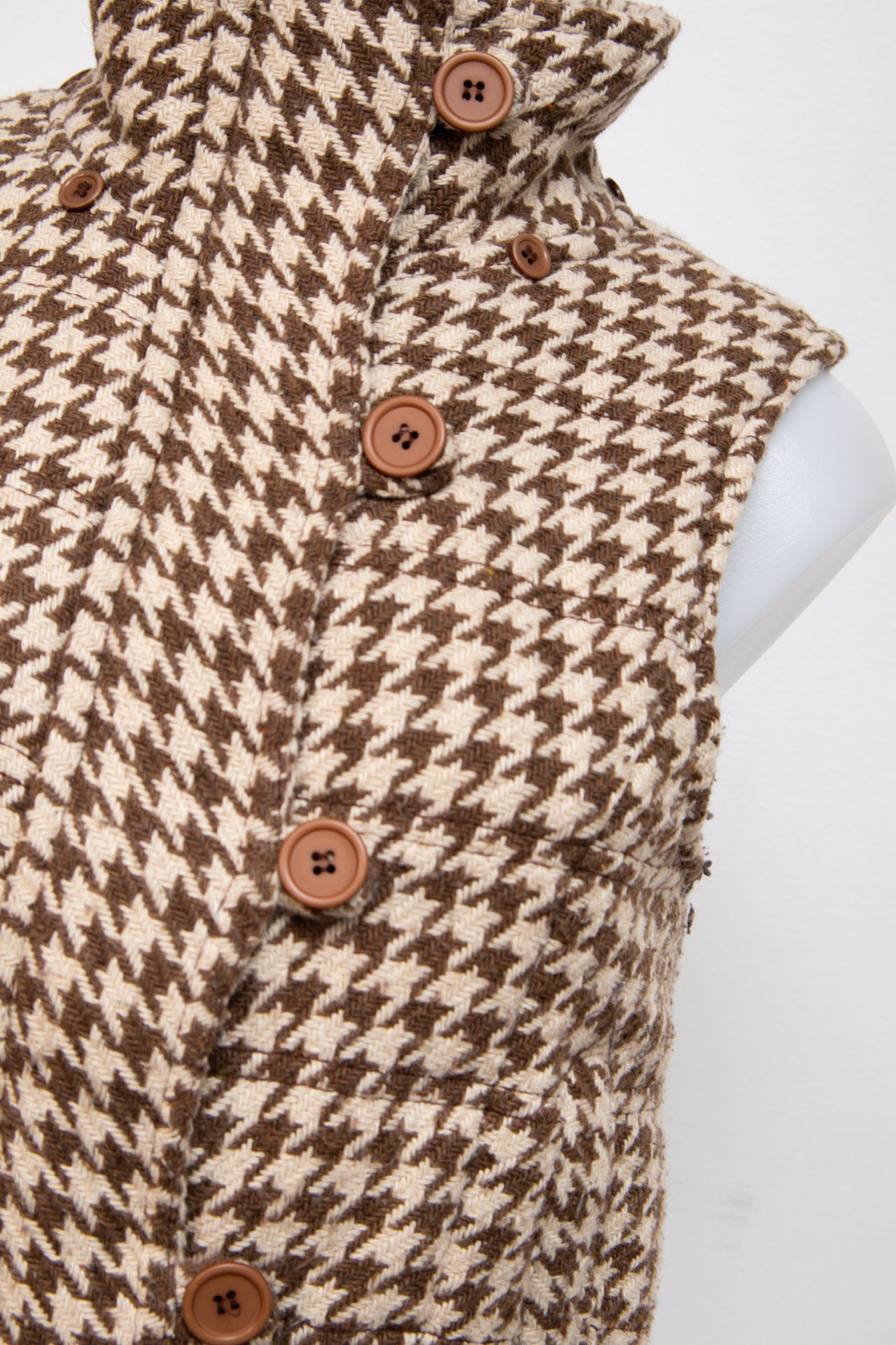 #059 Urban Behavior Tank Top Brown | c. 203 | Size 8