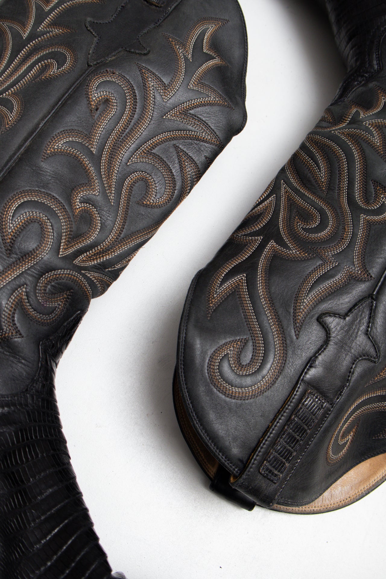 #186 Null Black | c. 203 | Size 10