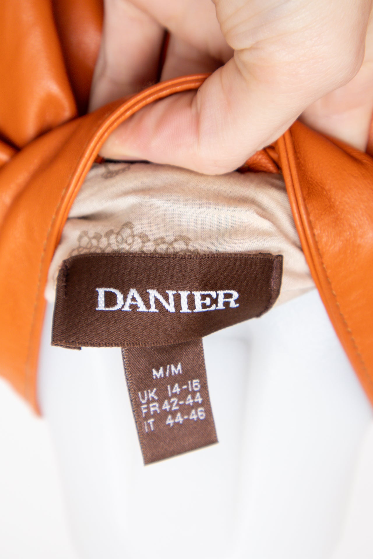 #100 Danier Pants Orange | c. 195 | Size 10/12