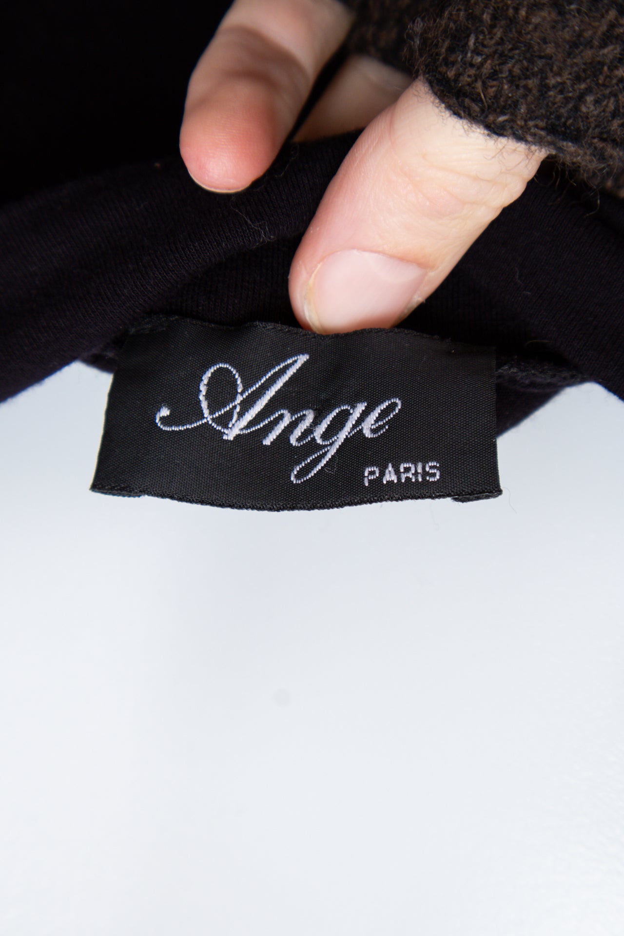 #092 Ange Paris T-shirt Black | c. 202 | Size 8