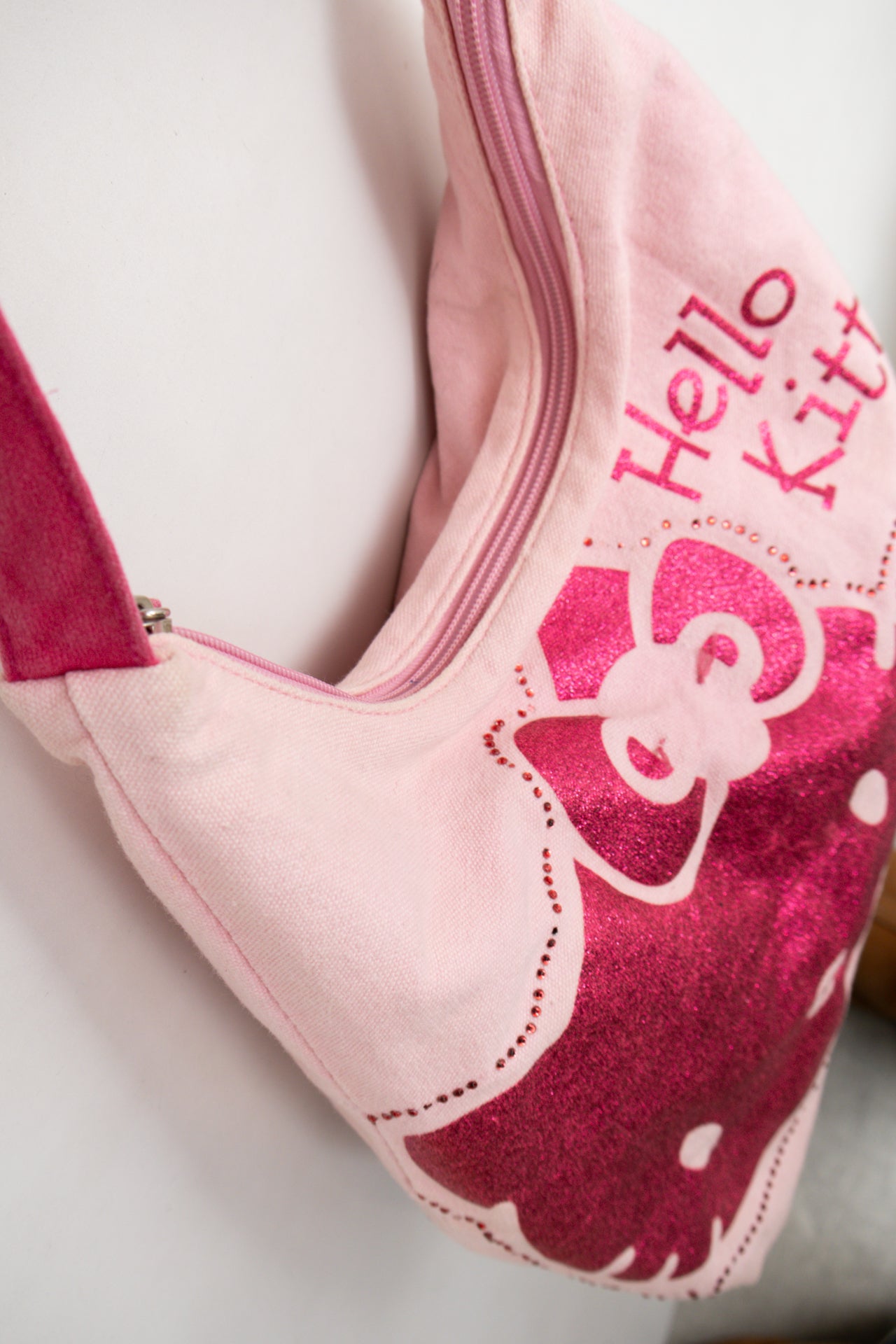 #190 Hello Kitty Shoulder Bag Pink | c. 197 | Size