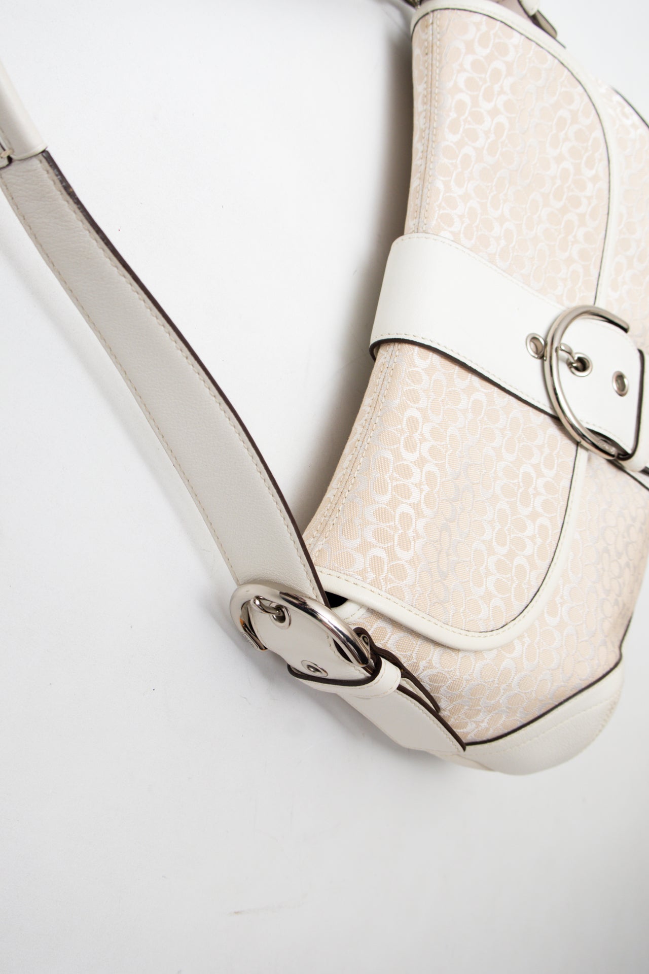 #187 Coach Shoulder Bag Beige | c. 202 | Size