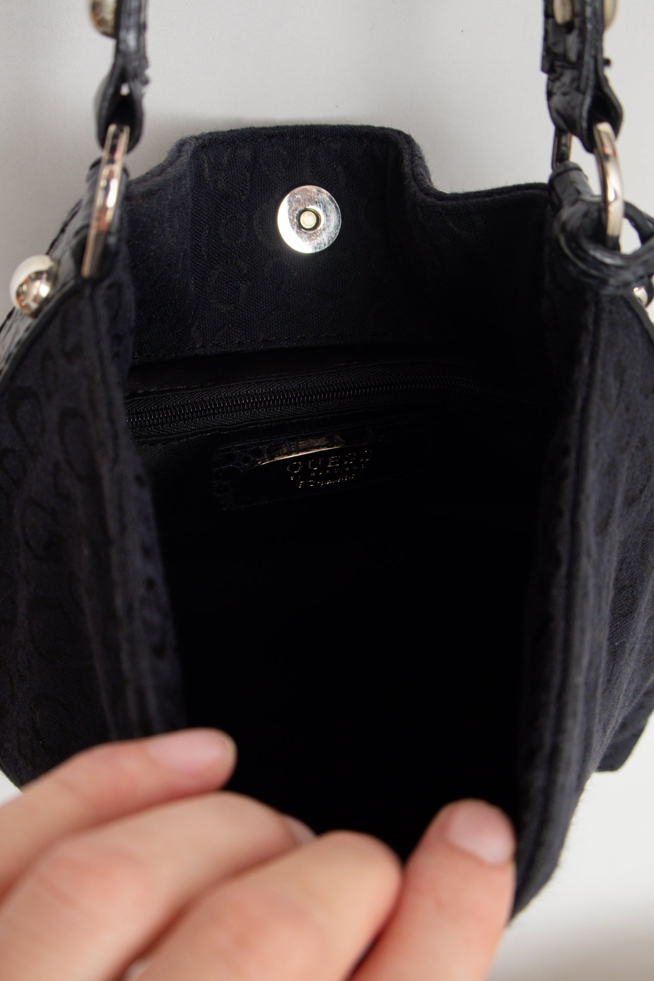 # Guess? Shoulder Bag Black | c. | Size