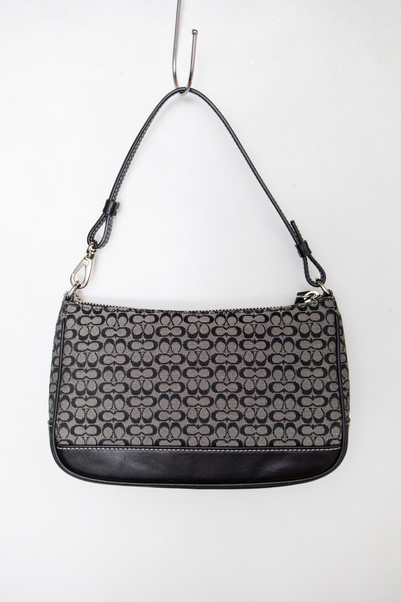 #190 Coach Shoulder Bag Black | c. 198 | Size