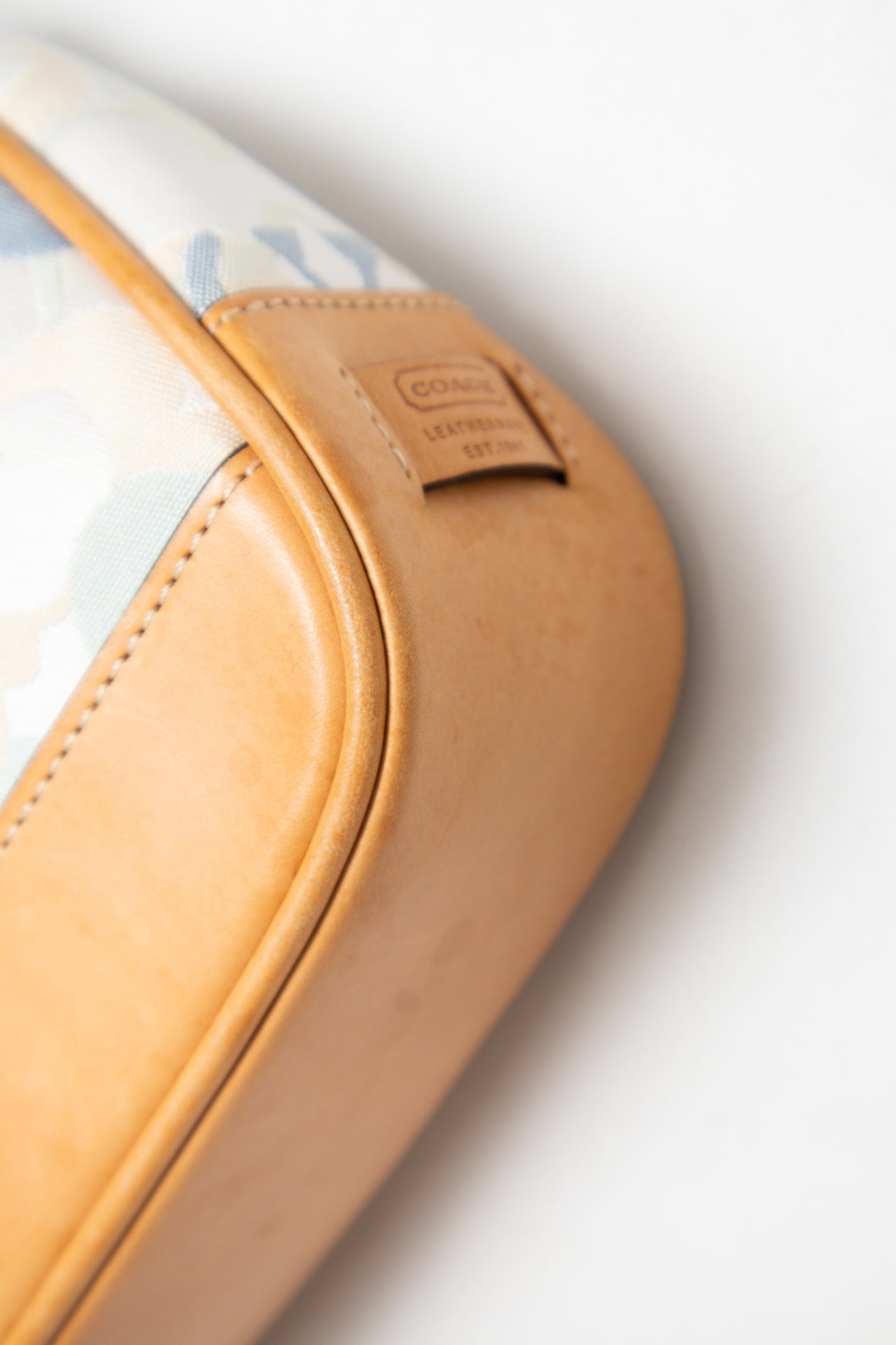 #167 Coach Shoulder Bag Beige | c. 187 | Size