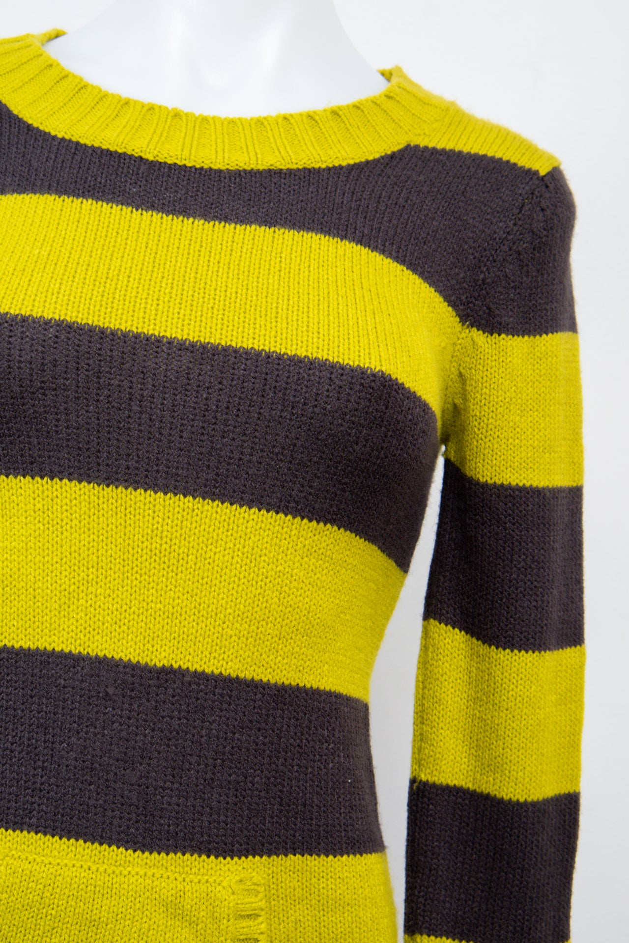 #114 Derek T-shirt Yellow | c. 207 | Size 8