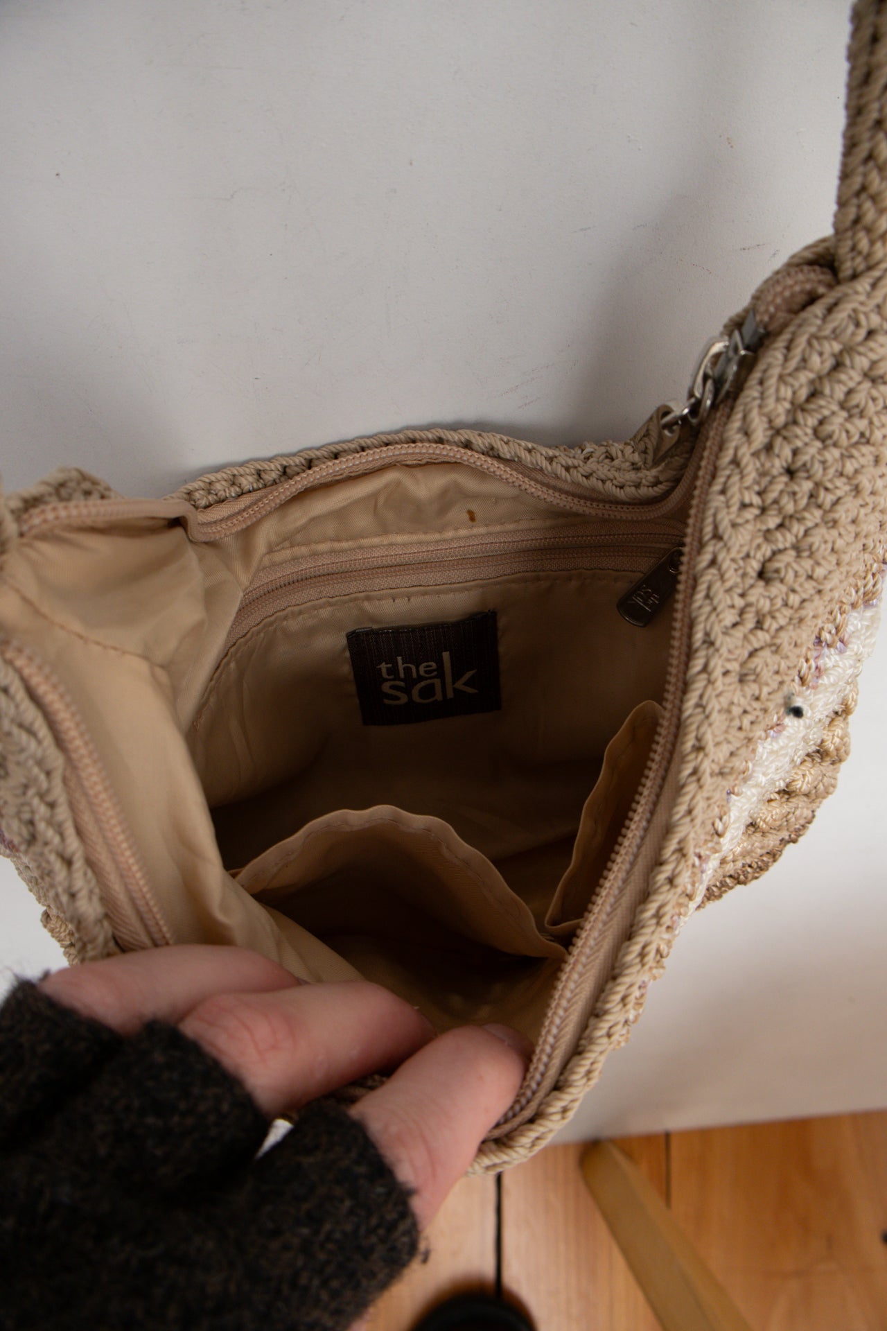 #201 The Sak Shoulder Bag Beige | c. 201 | Size
