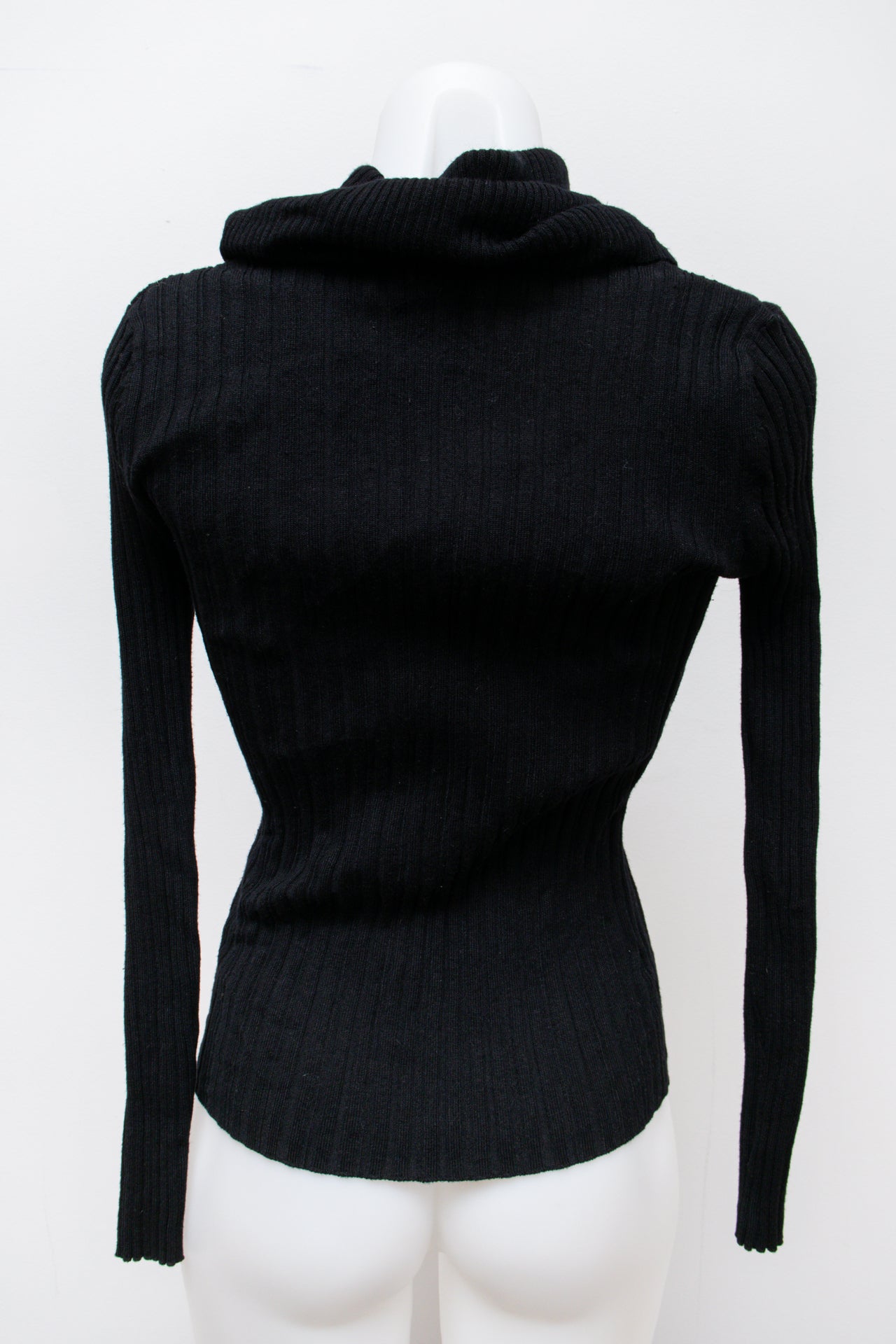 #82 Hooked Up By Iot T-shirt Black | c. 192 | Size 8/10
