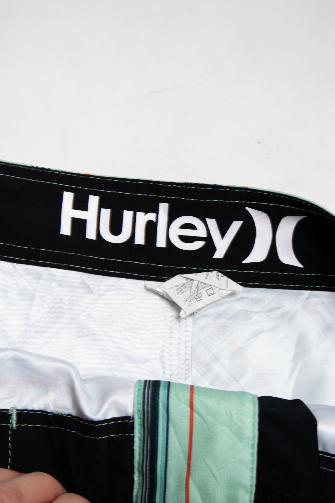#147 Hurley Shorts Green | c. 189 | Size 14