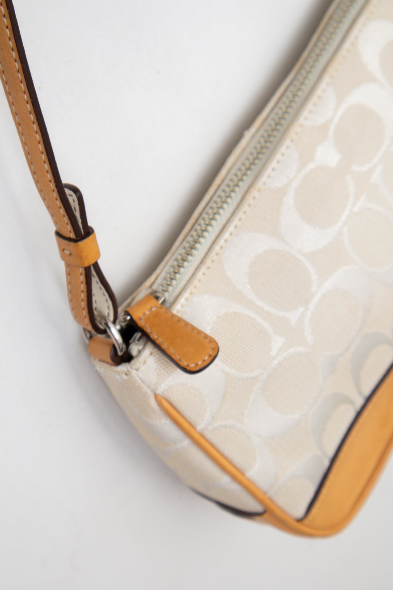 #185 Coach Shoulder Bag Beige | c. 202 | Size