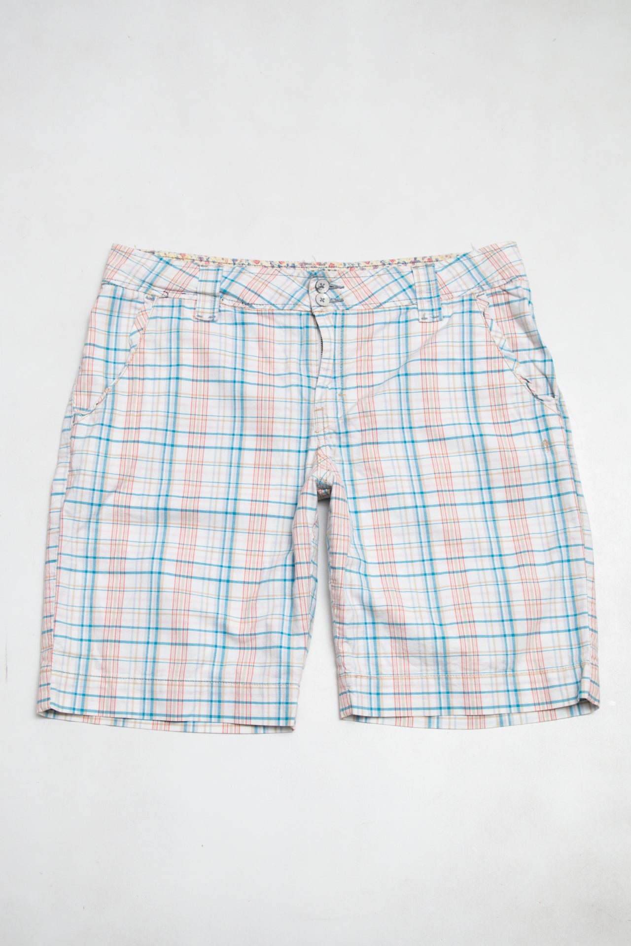 #142 Levi's Shorts White | c. 203 | Size 14