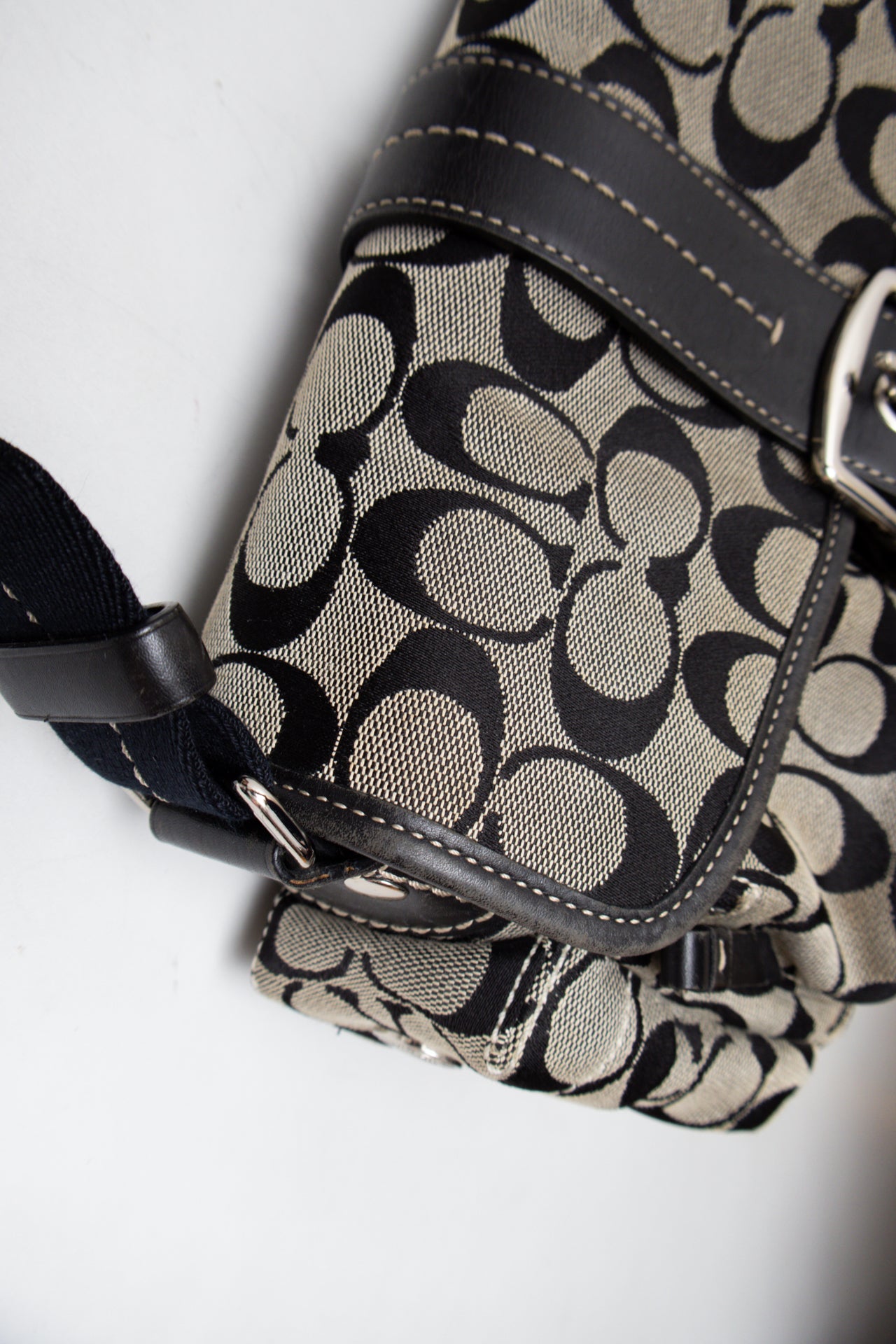 #197 Coach Shoulder Bag Black | c. 202 | Size