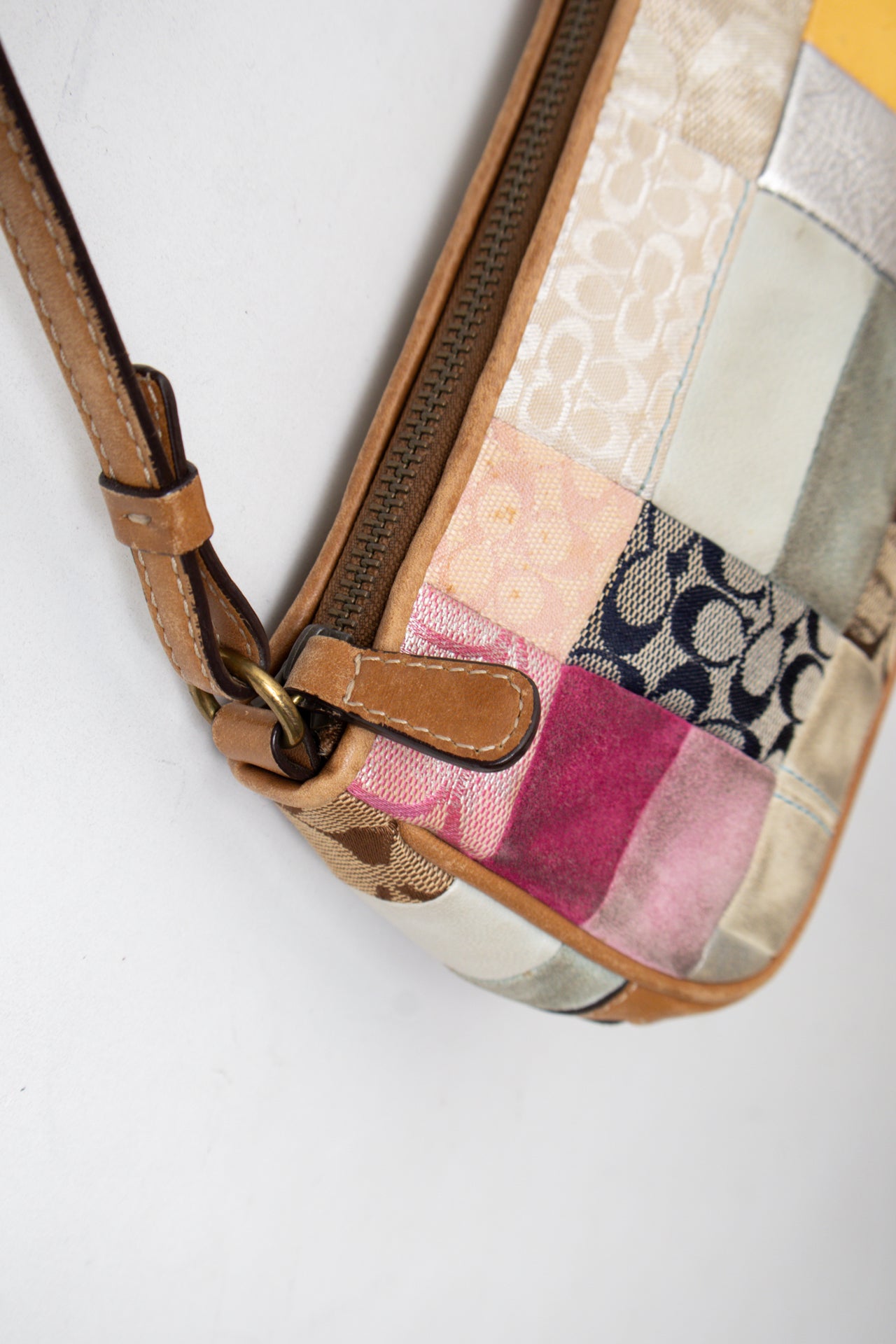 #199 Coach Shoulder Bag Beige | c. 203 | Size