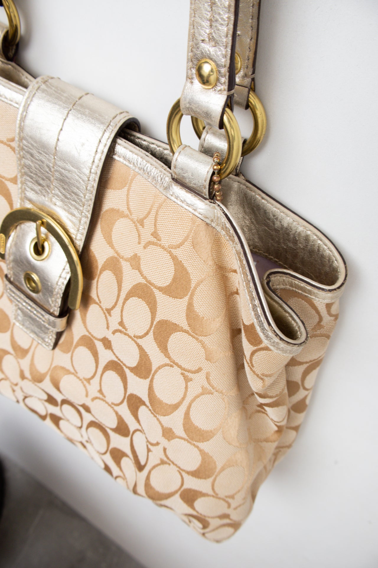 #188 Coach Shoulder Bag Beige | c. 200 | Size