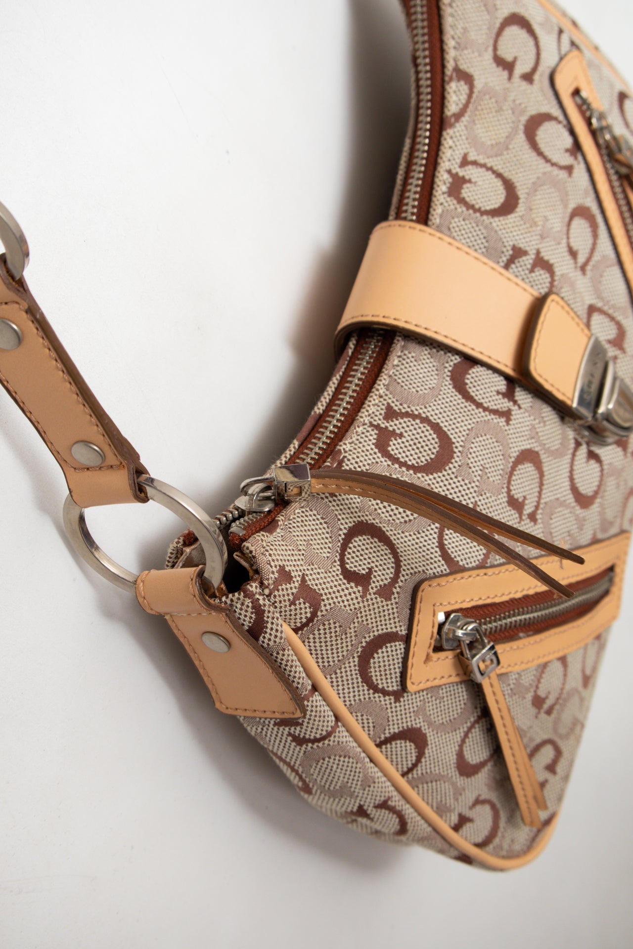 #174 Guess Shoulder Bag Brown | c. 187 | Size