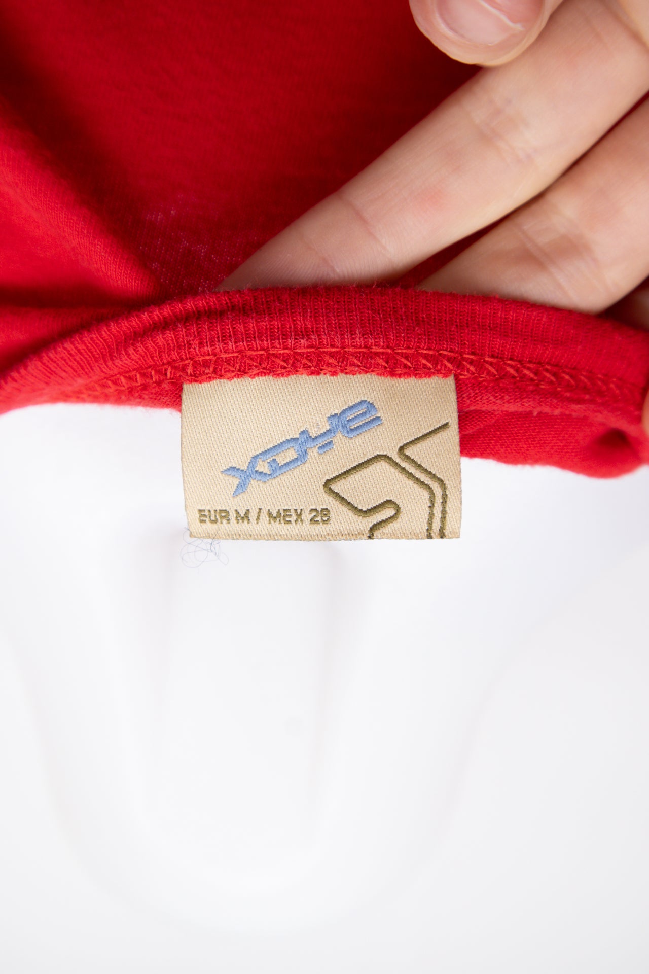 #76 Xoxo T-shirt Red | c. 198 | Size 6/8