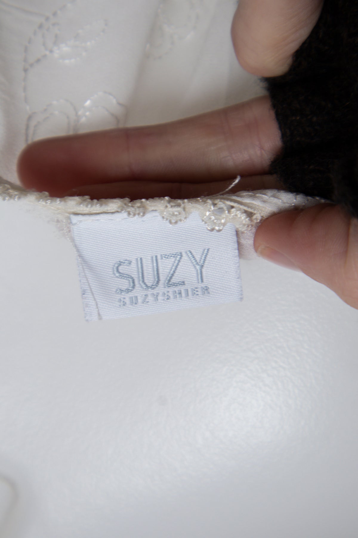 #020 Suzy Shier Short Sleeve White | c. 209 | Size 10